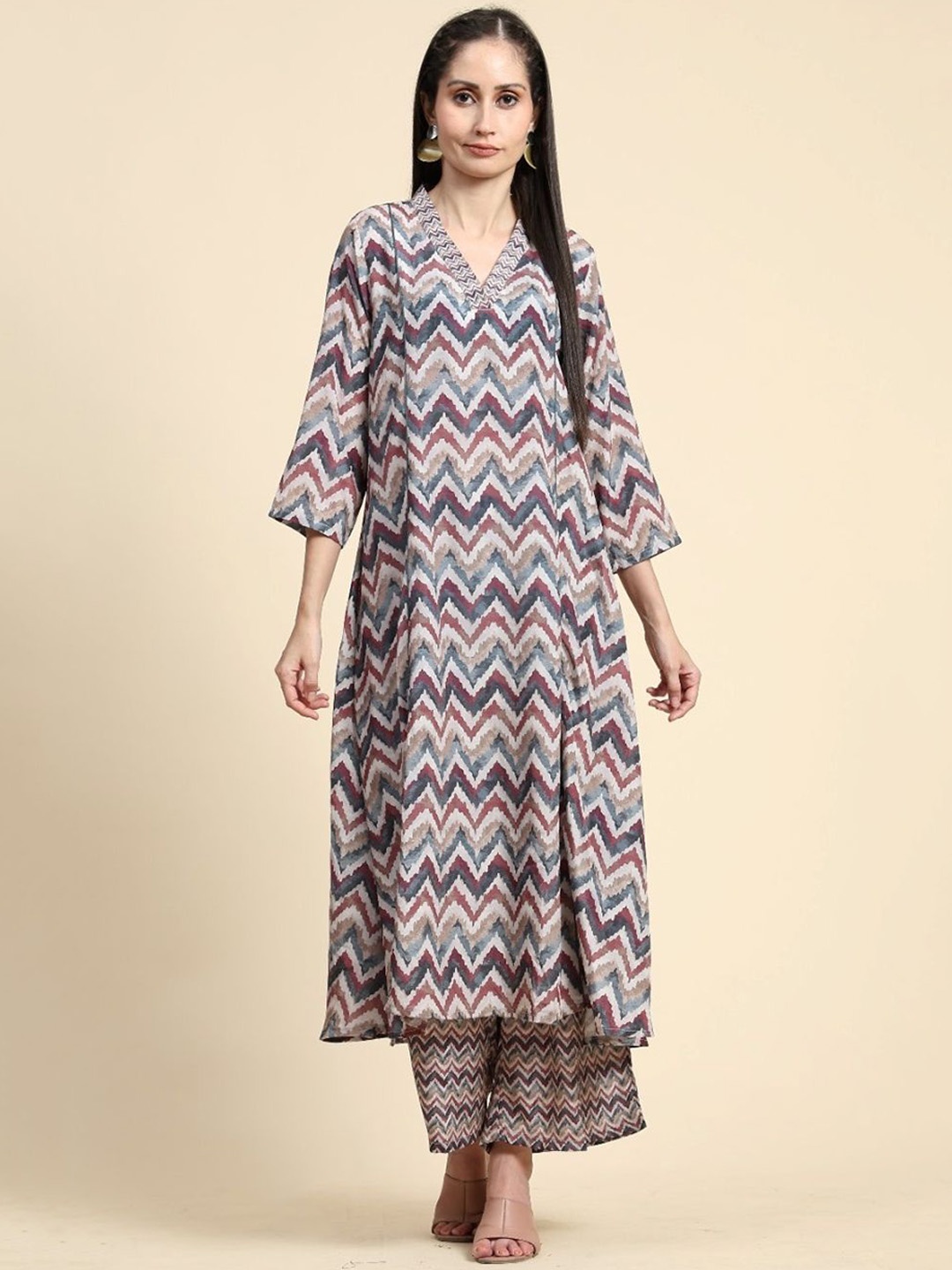 TOOCHKI Chevron Printed V-Neck Three-Quarter Sleeves Regular Kurta With Palazzo, Maroon
TOOCHKI Chevron Printed V-Neck Three-Quarter Sleeves Regular Kurta With Palazzo, Maroon