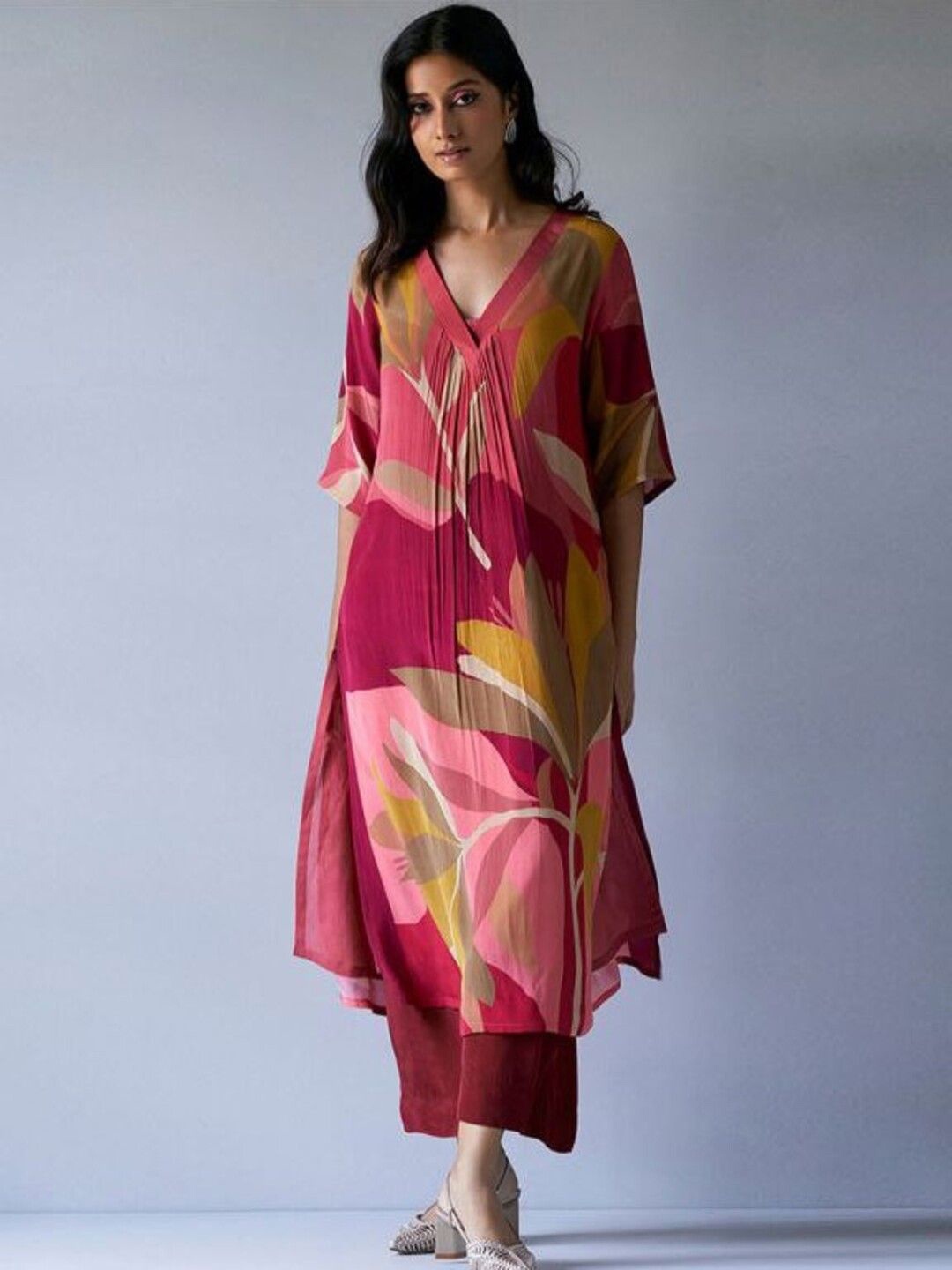 Modestouze Attires V-Neck Floral Printed Pleated Straight Kurta with Trousers, Maroon
Modestouze Attires V-Neck Floral Printed Pleated Straight Kurta with Trousers, Maroon