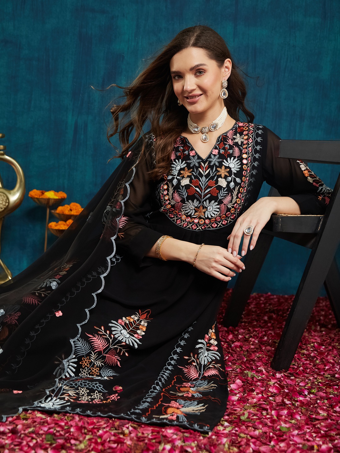 RAJGRANTH Floral Embroidered Empire Pure Georgette Straight Kurta with Palazzos & Dupatta, Black
RAJGRANTH Floral Embroidered Empire Pure Georgette Straight Kurta with Palazzos & Dupatta, Black
