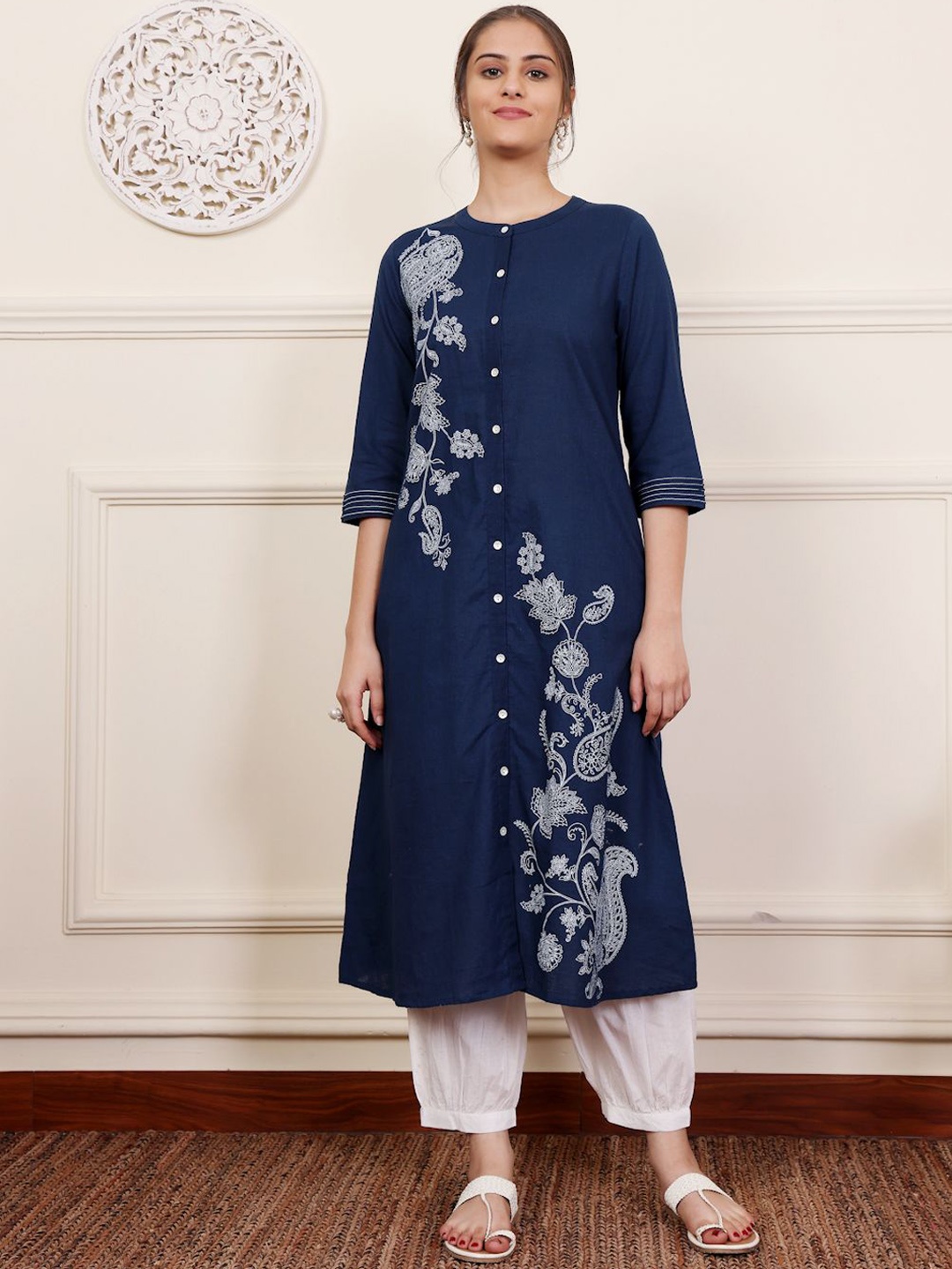 SAVI Floral Printed Band Collar Thread Work Machine Weave Pure Cotton A-Line Kurta, Blue
SAVI Floral Printed Band Collar Thread Work Machine Weave Pure Cotton A-Line Kurta, Blue