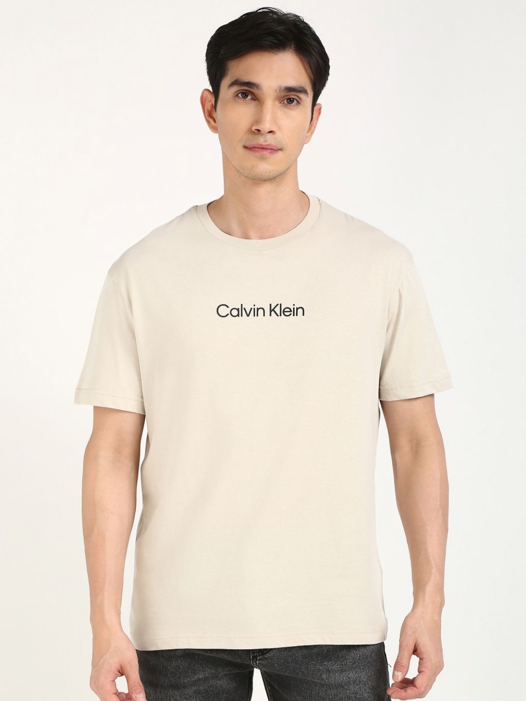 Calvin Klein Jeans Men Typography Printed Round Neck Comfort Fit Cotton T-shirt, Beige
Calvin Klein Jeans Men Typography Printed Round Neck Comfort Fit Cotton T-shirt, Beige