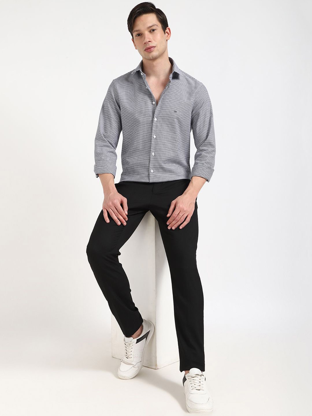 Calvin Klein Jeans Men Spread Collar Micro Ditsy Printed Cotton Casual Shirt, Black
Calvin Klein Jeans Men Spread Collar Micro Ditsy Printed Cotton Casual Shirt, Black