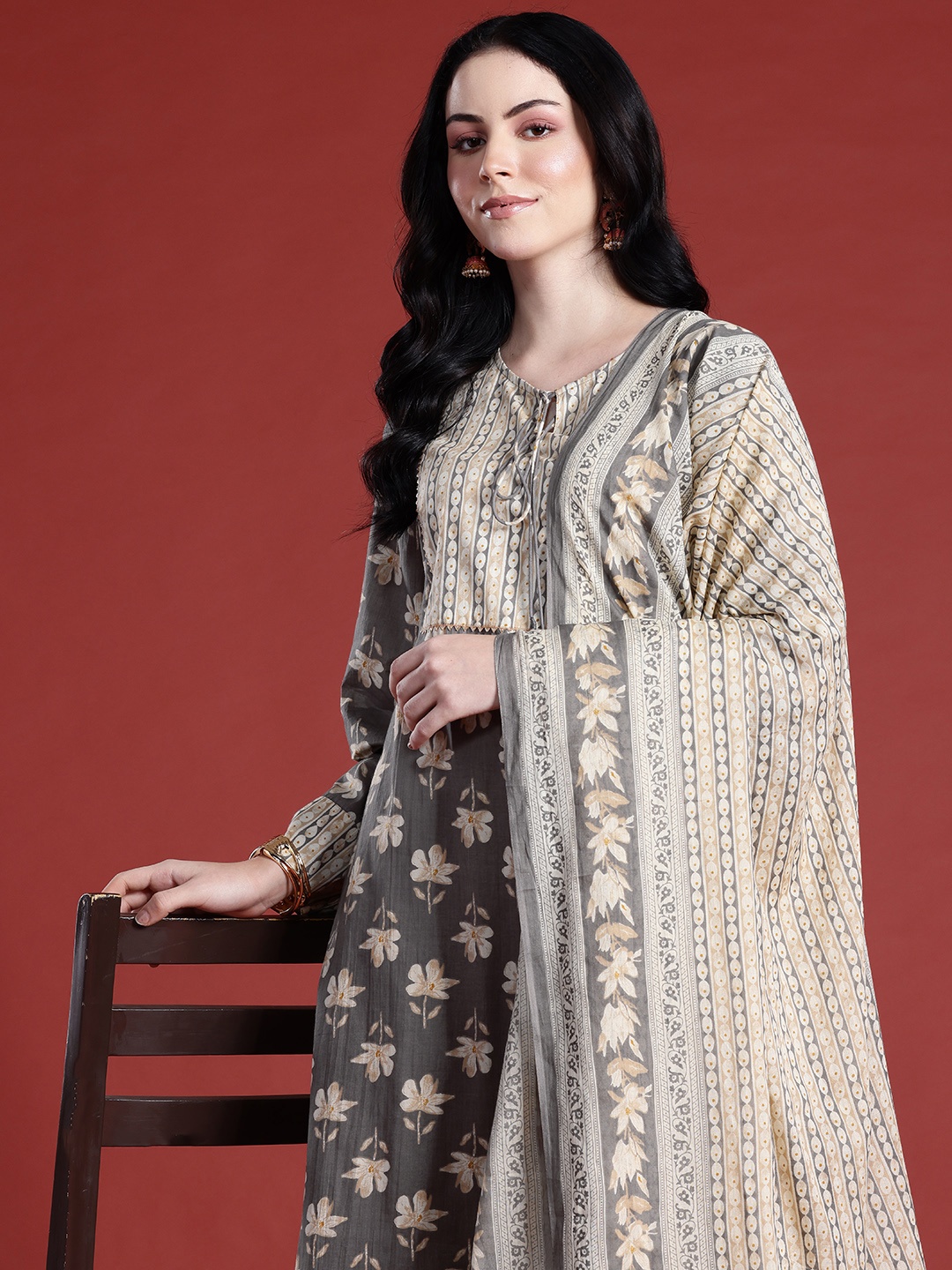 Anouk Floral Printed Regular Gotta Patti Pure Cotton Kurta with Palazzos & With Dupatta, Grey
Anouk Floral Printed Regular Gotta Patti Pure Cotton Kurta with Palazzos & With Dupatta, Grey