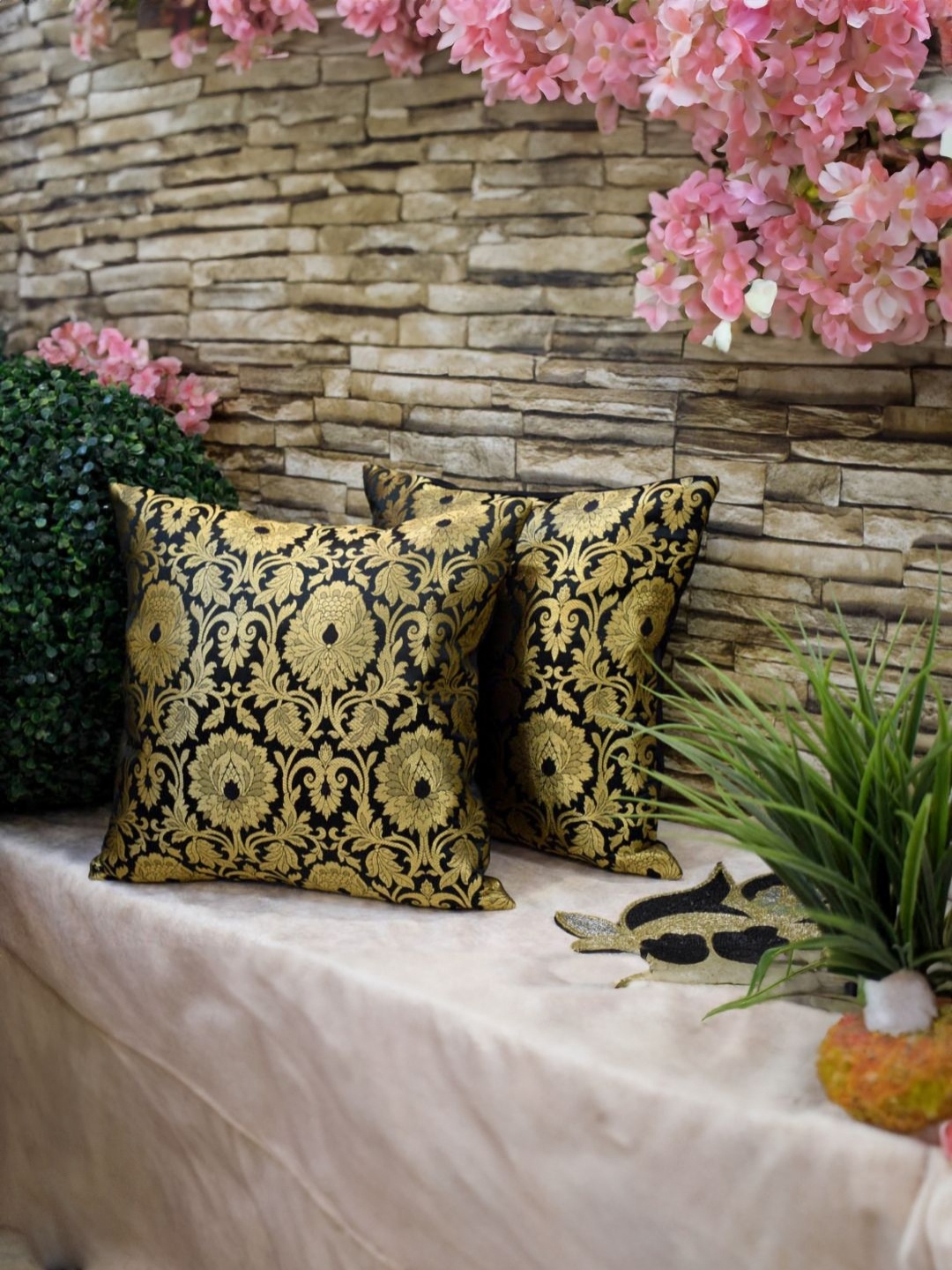 RoyalDeco Mughal Banarasi Black 2 Pieces Ethnic Motifs Brocade Square Cushion Covers
RoyalDeco Mughal Banarasi Black 2 Pieces Ethnic Motifs Brocade Square Cushion Covers