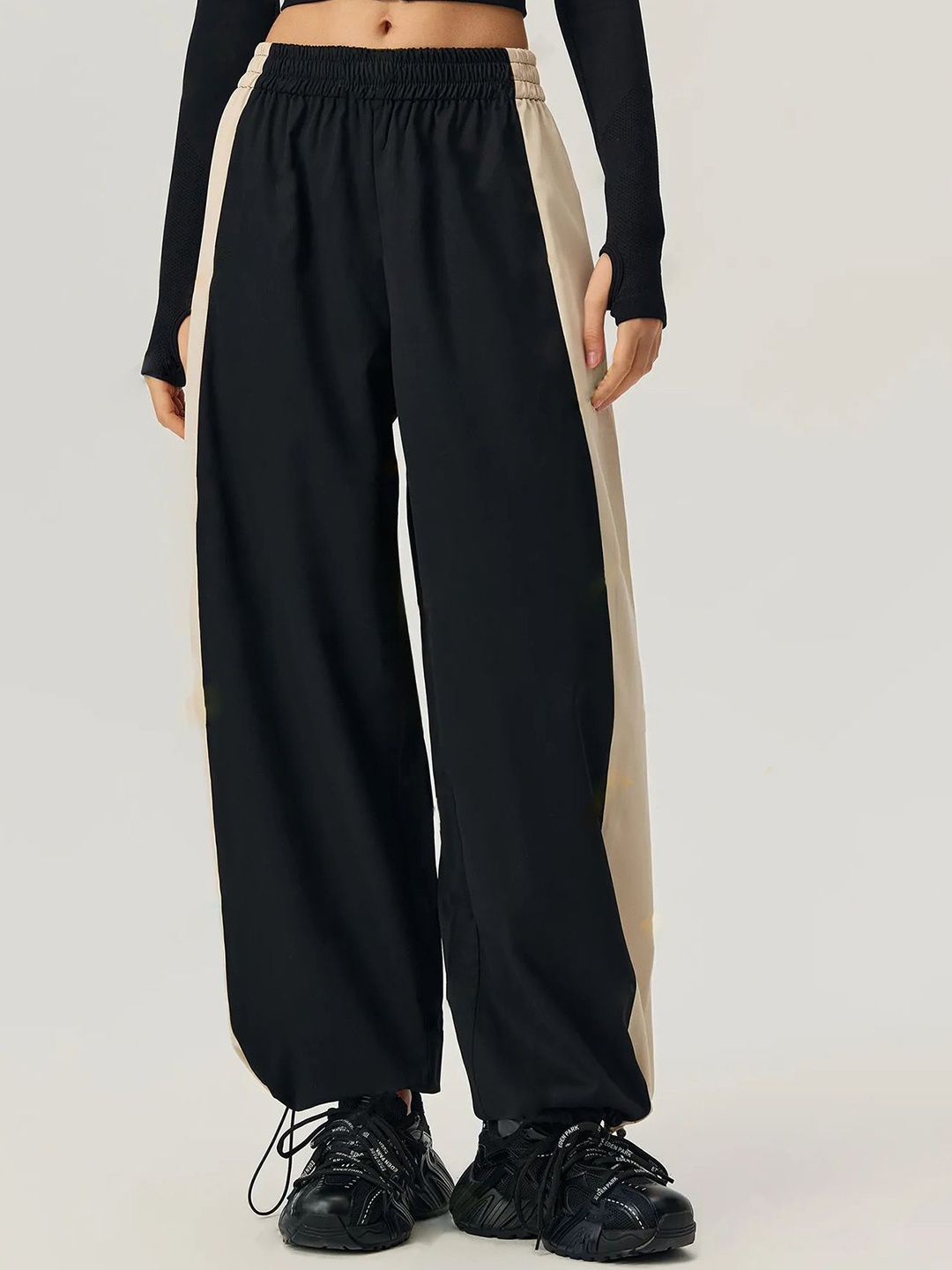 StyleCast x Revolte Women Colourblocked Loose Fit Easy Wash Chinos Trousers, Black
StyleCast x Revolte Women Colourblocked Loose Fit Easy Wash Chinos Trousers, Black