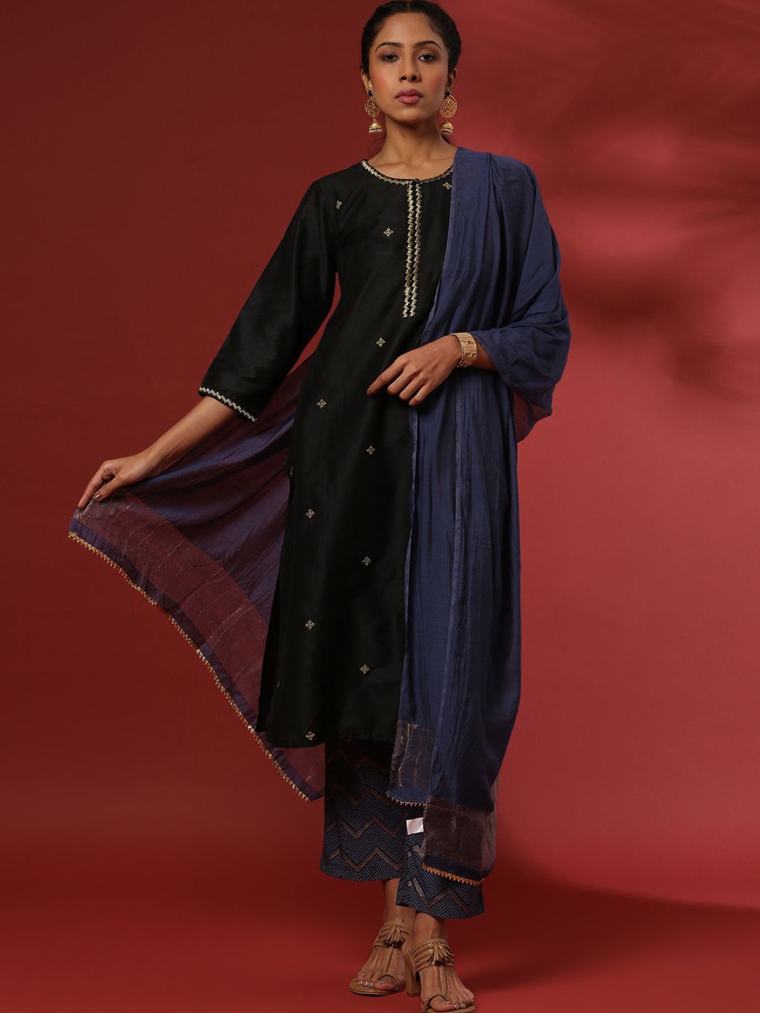 Abhishti Geometric Embroidered Gotta Patti Straight Kurta With Trousers & Dupatta, Black
Abhishti Geometric Embroidered Gotta Patti Straight Kurta With Trousers & Dupatta, Black