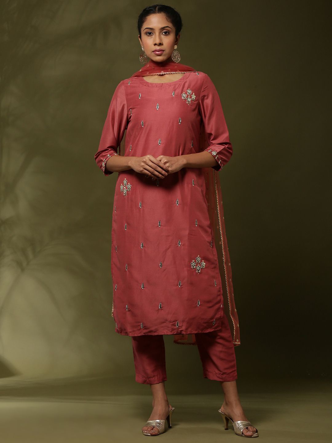 Abhishti Ethnic Motifs Embroidered Mirror Work Chinon Straight Kurta With Trouser &Dupatta, Rose
Abhishti Ethnic Motifs Embroidered Mirror Work Chinon Straight Kurta With Trouser &Dupatta, Rose
