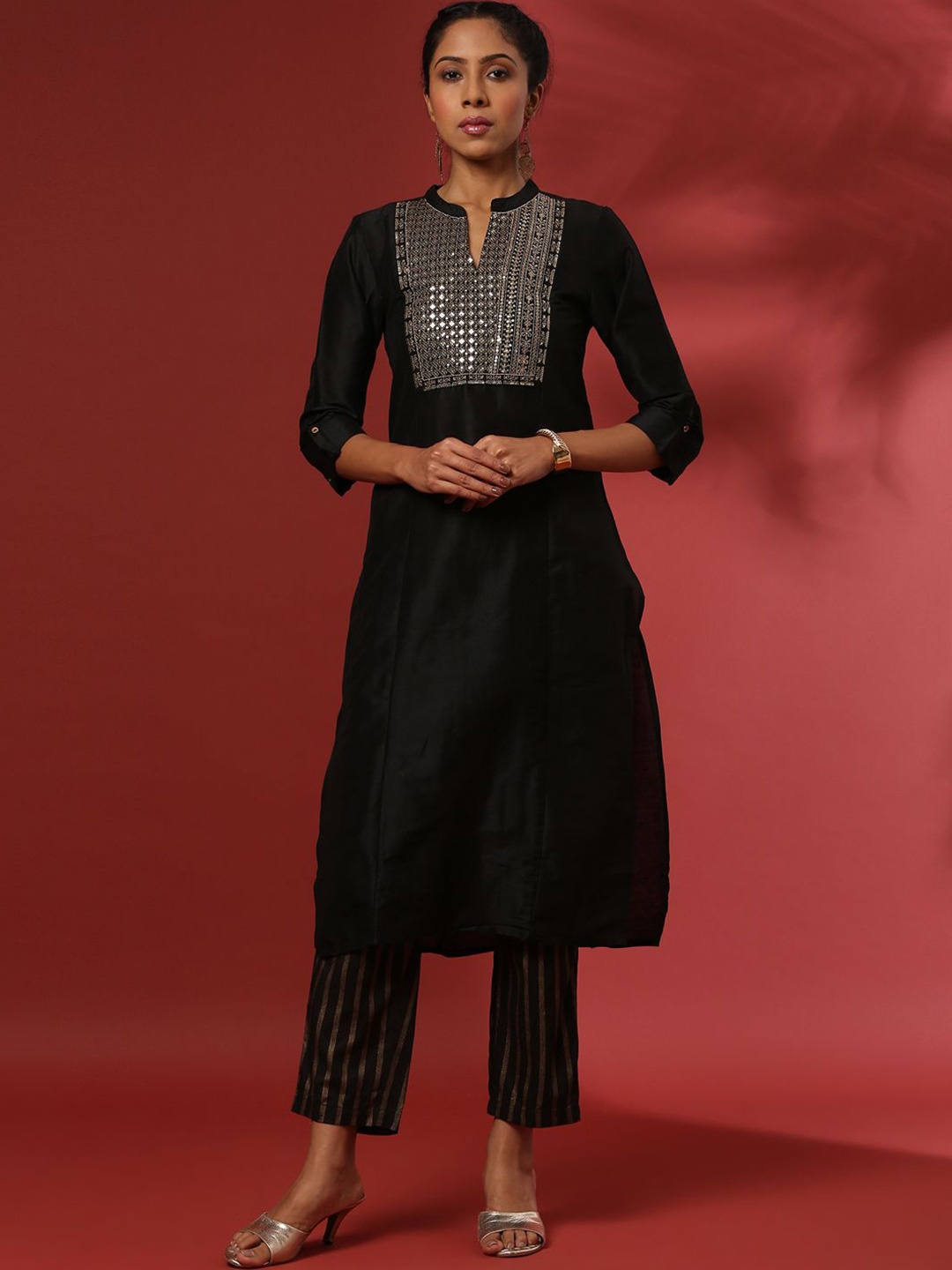 Abhishti Ethnic Motifs Embroidered Mandarin Collar Sequinned Straight Kurta With Trousers, Black
Abhishti Ethnic Motifs Embroidered Mandarin Collar Sequinned Straight Kurta With Trousers, Black