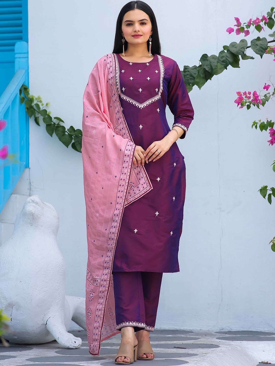 choiceit Floral Printed Gotta Patti Pure Cotton Straight Kurta with Trousers & Dupatta, Burgundy
choiceit Floral Printed Gotta Patti Pure Cotton Straight Kurta with Trousers & Dupatta, Burgundy