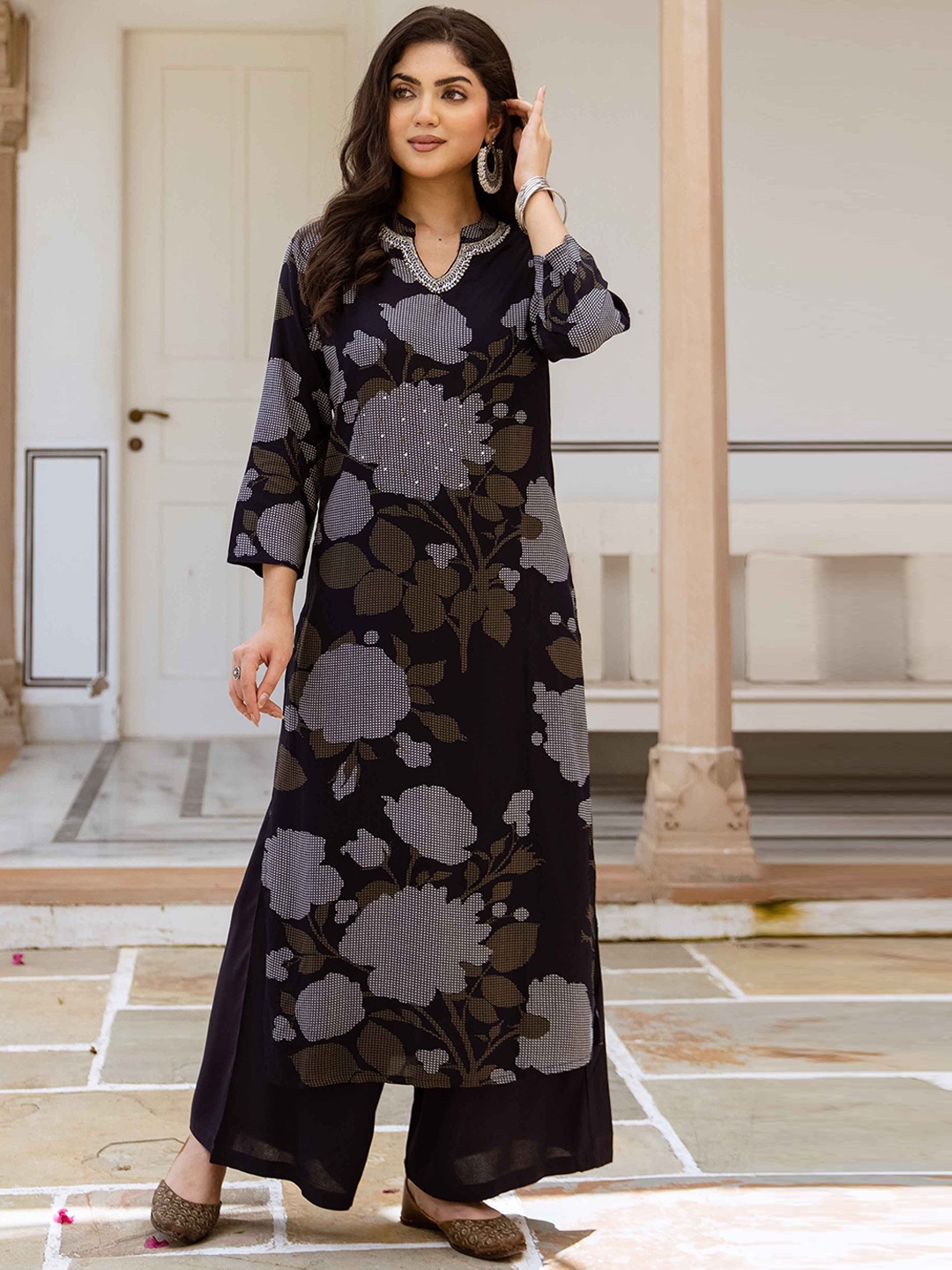 Nehamta Floral Printed Mandarin Collar Sequinned Straight Kurta with Palazzo, Navy blue
Nehamta Floral Printed Mandarin Collar Sequinned Straight Kurta with Palazzo, Navy blue