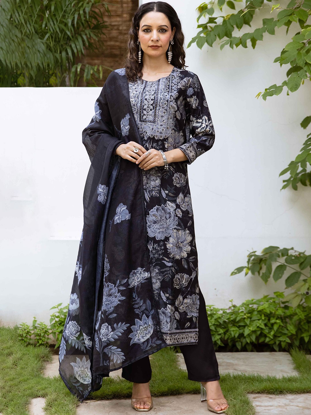 Nehamta Floral PrintedMirror Work Pure Cotton Straight Kurta with Trousers & Dupatta, Black
Nehamta Floral PrintedMirror Work Pure Cotton Straight Kurta with Trousers & Dupatta, Black