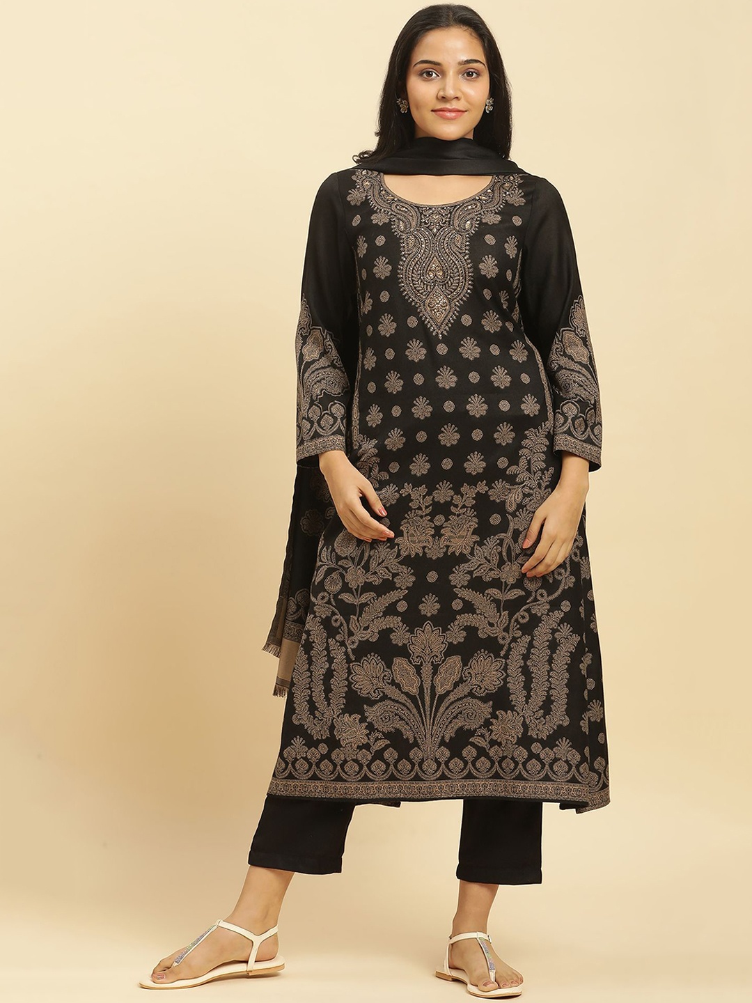 W Black Floral Woven Design Regular Sequinned Straight Kurta With Trouser With Dupatta
W Black Floral Woven Design Regular Sequinned Straight Kurta With Trouser With Dupatta