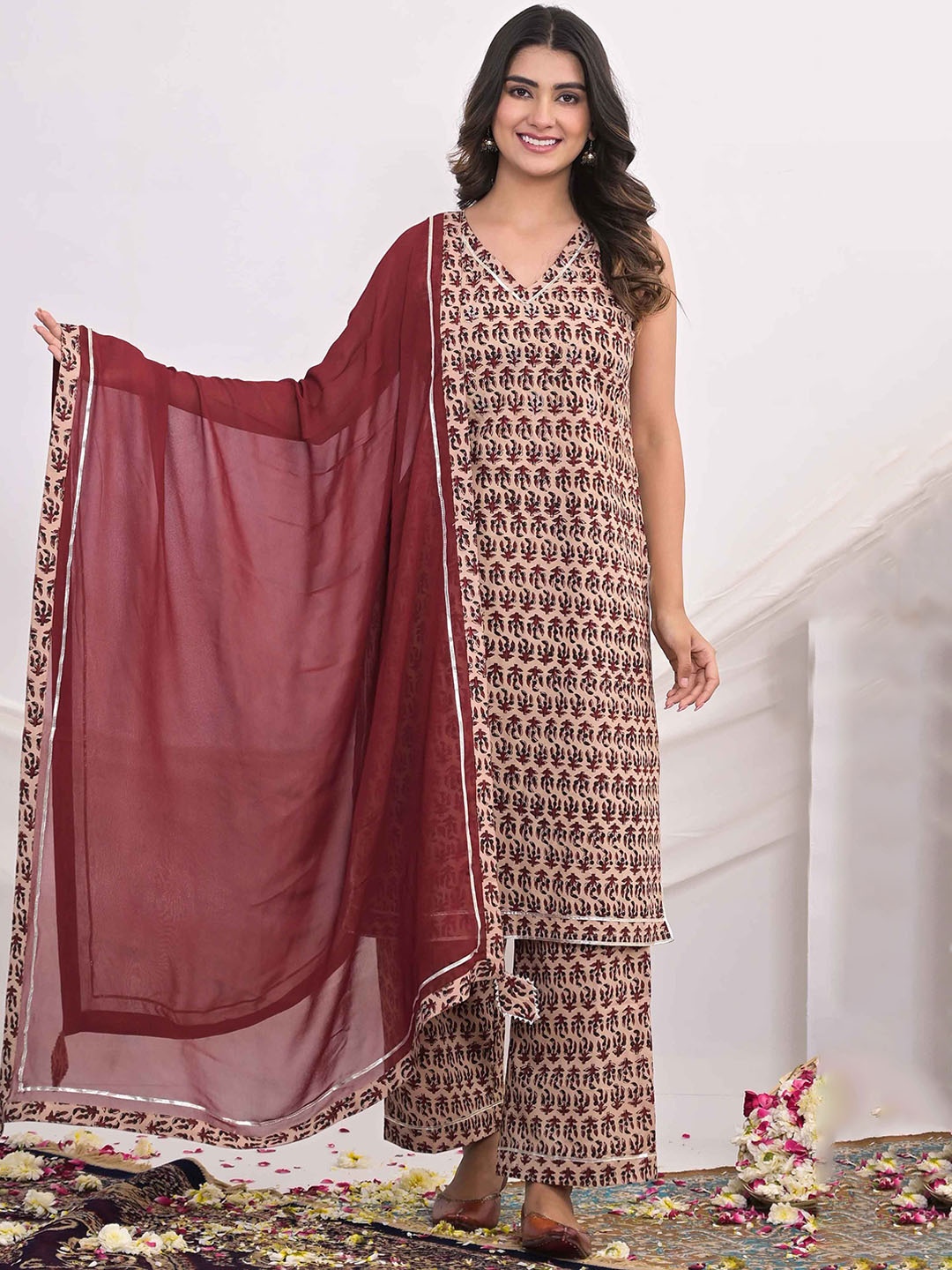MAHUKAA Ethnic Motifs Printed Pure Cotton Kurta with Palazzos & With Dupatta, Maroon
MAHUKAA Ethnic Motifs Printed Pure Cotton Kurta with Palazzos & With Dupatta, Maroon