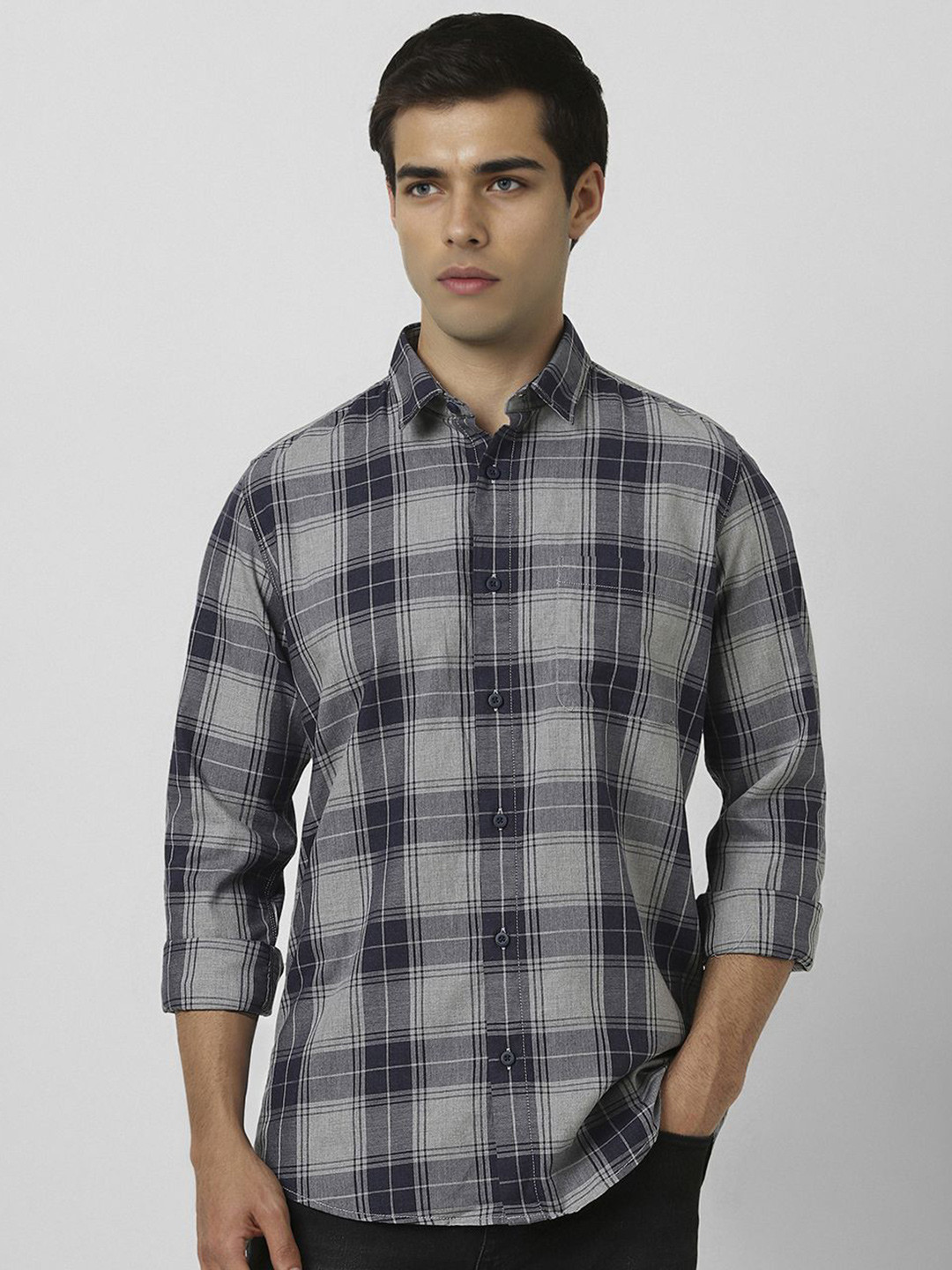 VAN HEUSEN DENIM LABS Men Spread Collar Checked Cotton Casual Shirt, Grey 
VAN HEUSEN DENIM LABS Men Spread Collar Checked Cotton Casual Shirt, Grey