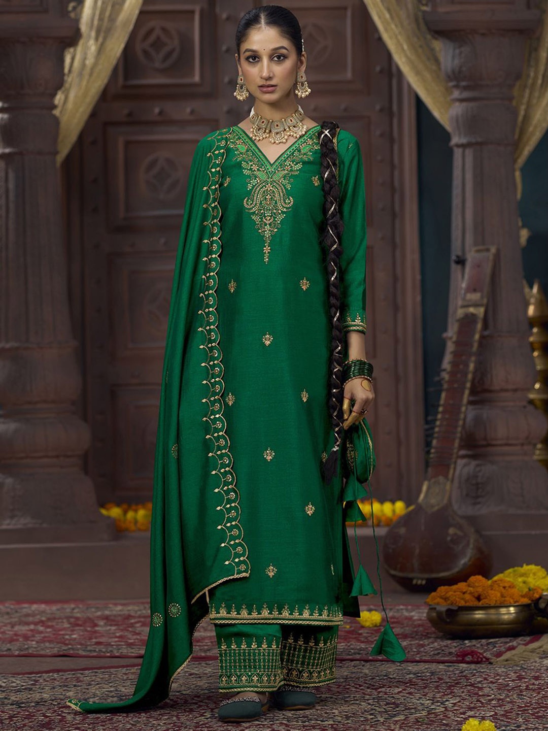Kvsfab Ethnic Motifs Embroidered Regular Sequinned Kurta With Palazzo & Dupatta, Green
Kvsfab Ethnic Motifs Embroidered Regular Sequinned Kurta With Palazzo & Dupatta, Green
