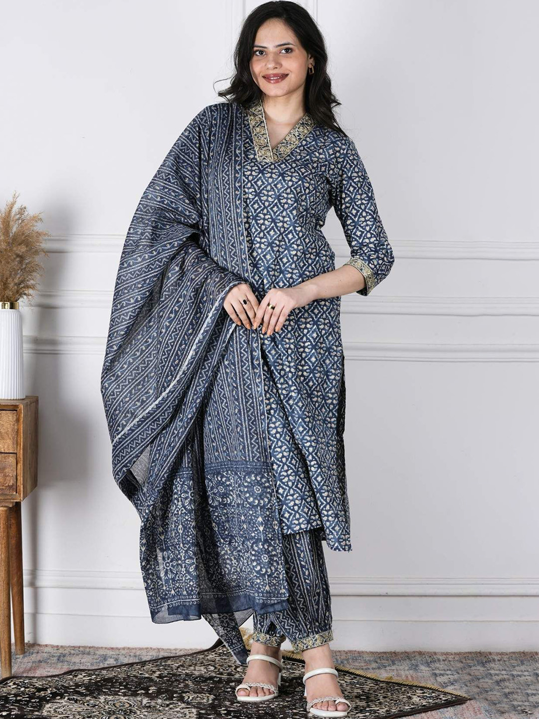 AAVARANA BY KARNIKA Ethnic Motif Printed Zari Work Pure Cotton Kurta With Pyjama & Dupatta, Blue
AAVARANA BY KARNIKA Ethnic Motif Printed Zari Work Pure Cotton Kurta With Pyjama & Dupatta, Blue