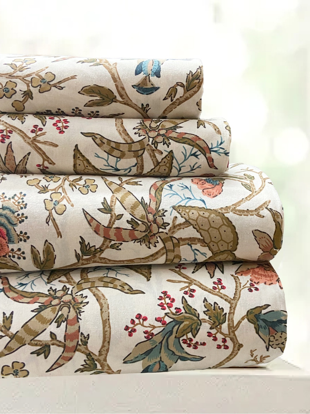 SAJAVAT Off White Floral Cotton 500 TC King Bedsheet with 2 Pillow Covers-2.43mx2.64m
SAJAVAT Off White Floral Cotton 500 TC King Bedsheet with 2 Pillow Covers-2.43mx2.64m