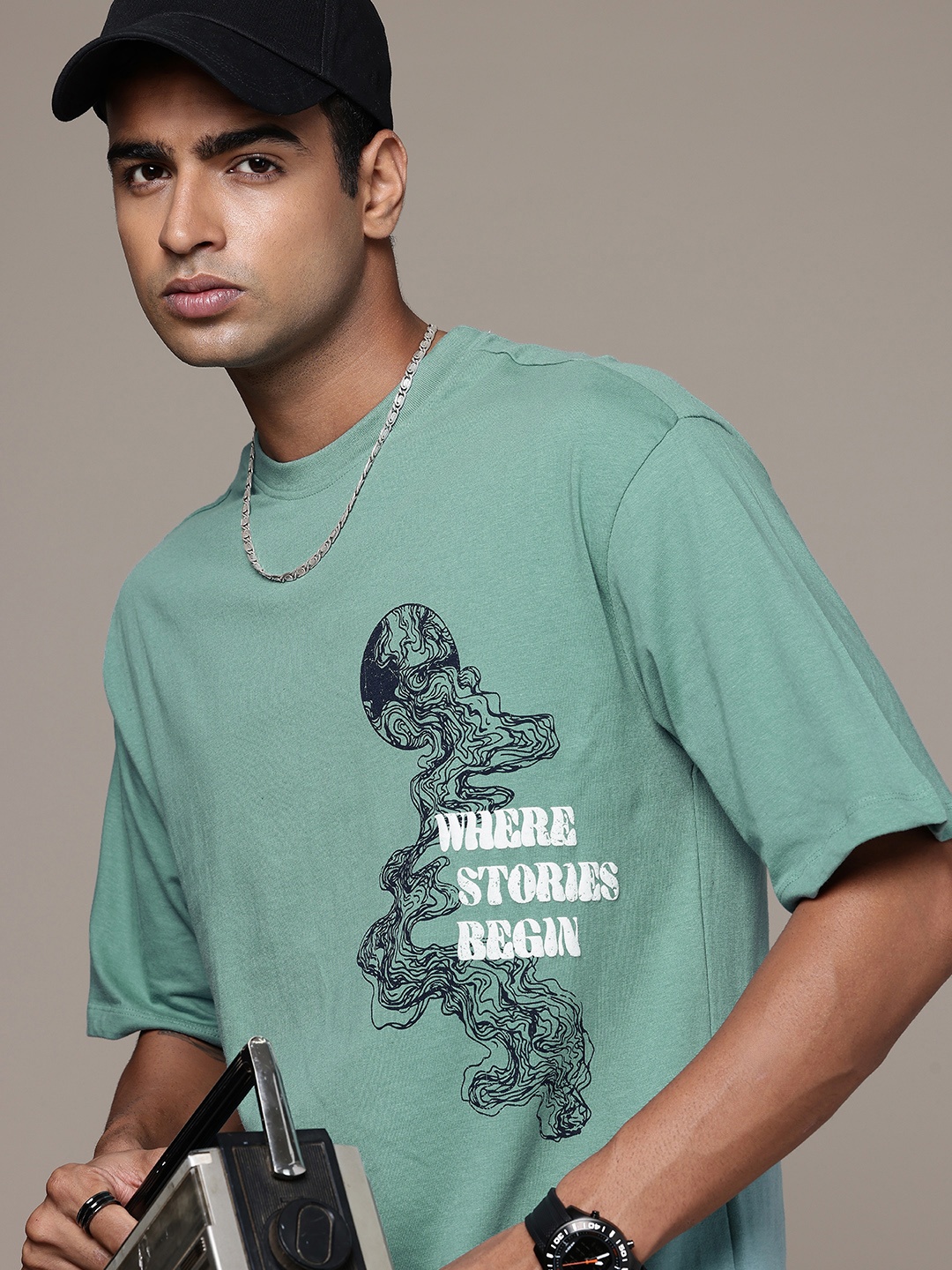 The Roadster Life Co. Pure Cotton Graphic Printed Drop-Shoulder Sleeves Relaxed T-shirt, Green
The Roadster Life Co. Pure Cotton Graphic Printed Drop-Shoulder Sleeves Relaxed T-shirt, Green