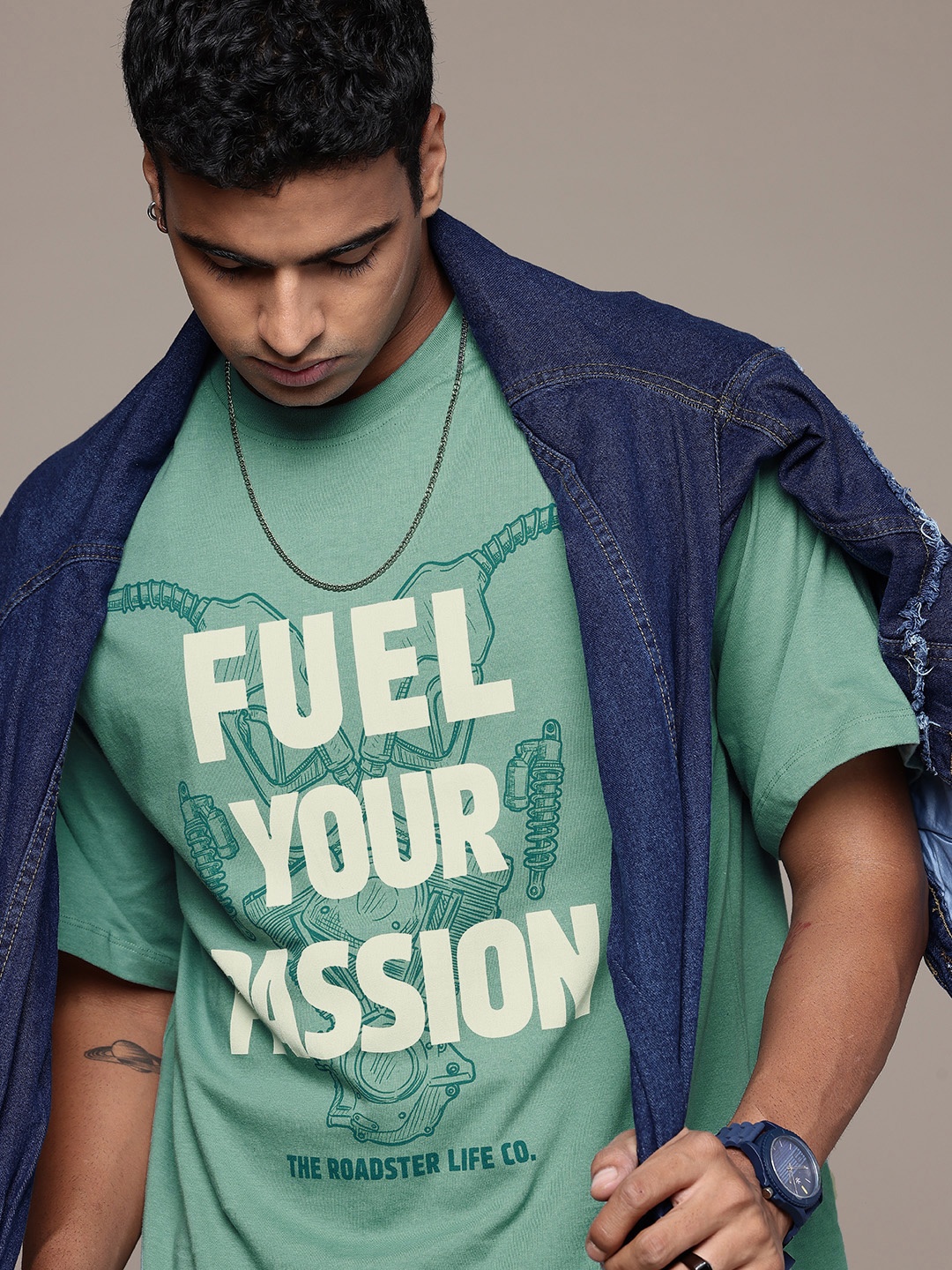 The Roadster Life Co. Pure Cotton Typography Printed Drop-Shoulder Sleeves Relaxed T-shirt, Green
The Roadster Life Co. Pure Cotton Typography Printed Drop-Shoulder Sleeves Relaxed T-shirt, Green