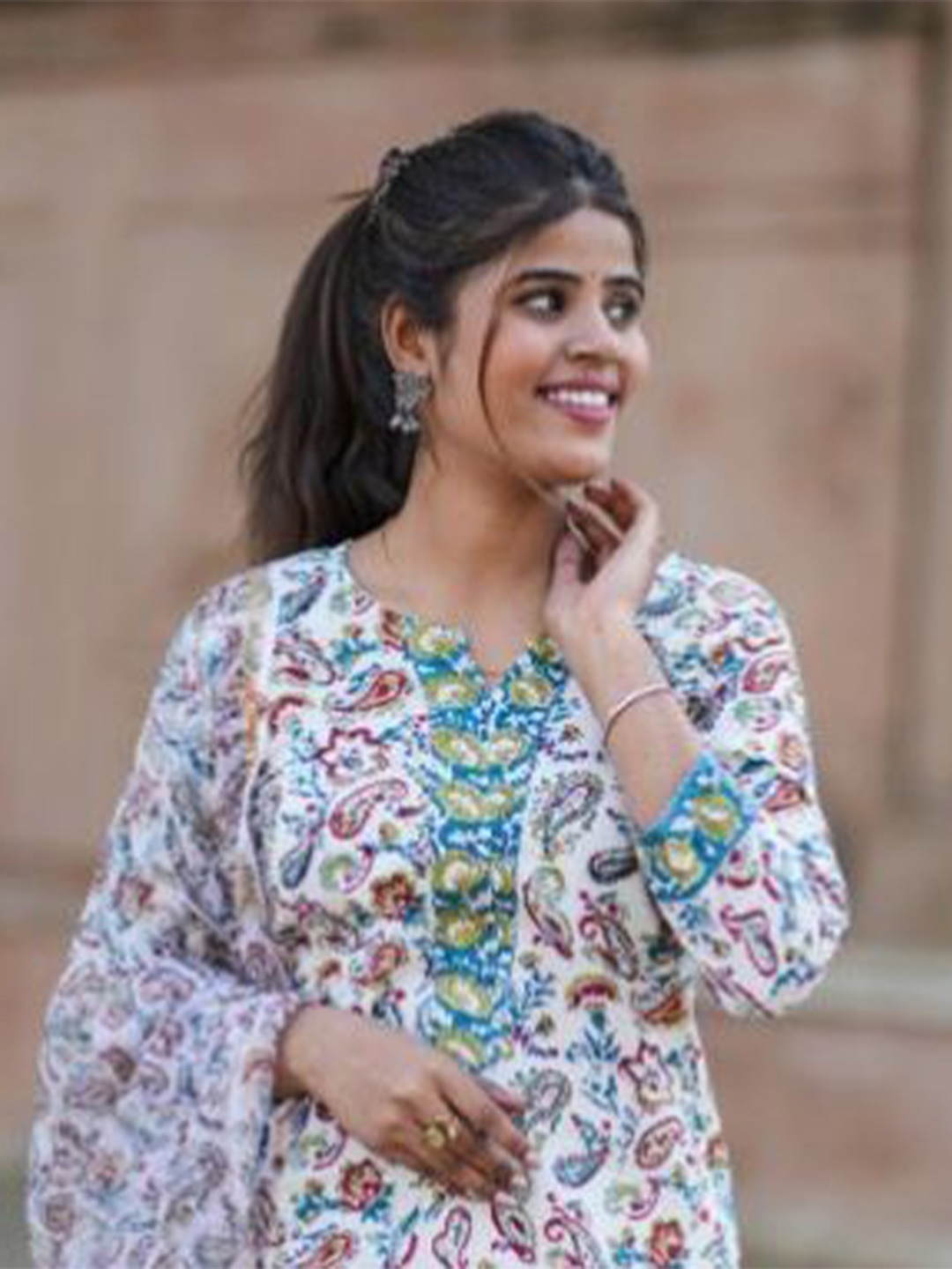 Bahe Kurtiz Women Ethnic Motifs Printed Regular Pure Cotton Kurta with Trousers & With Dupatta, White
Bahe Kurtiz Women Ethnic Motifs Printed Regular Pure Cotton Kurta with Trousers & With Dupatta, White