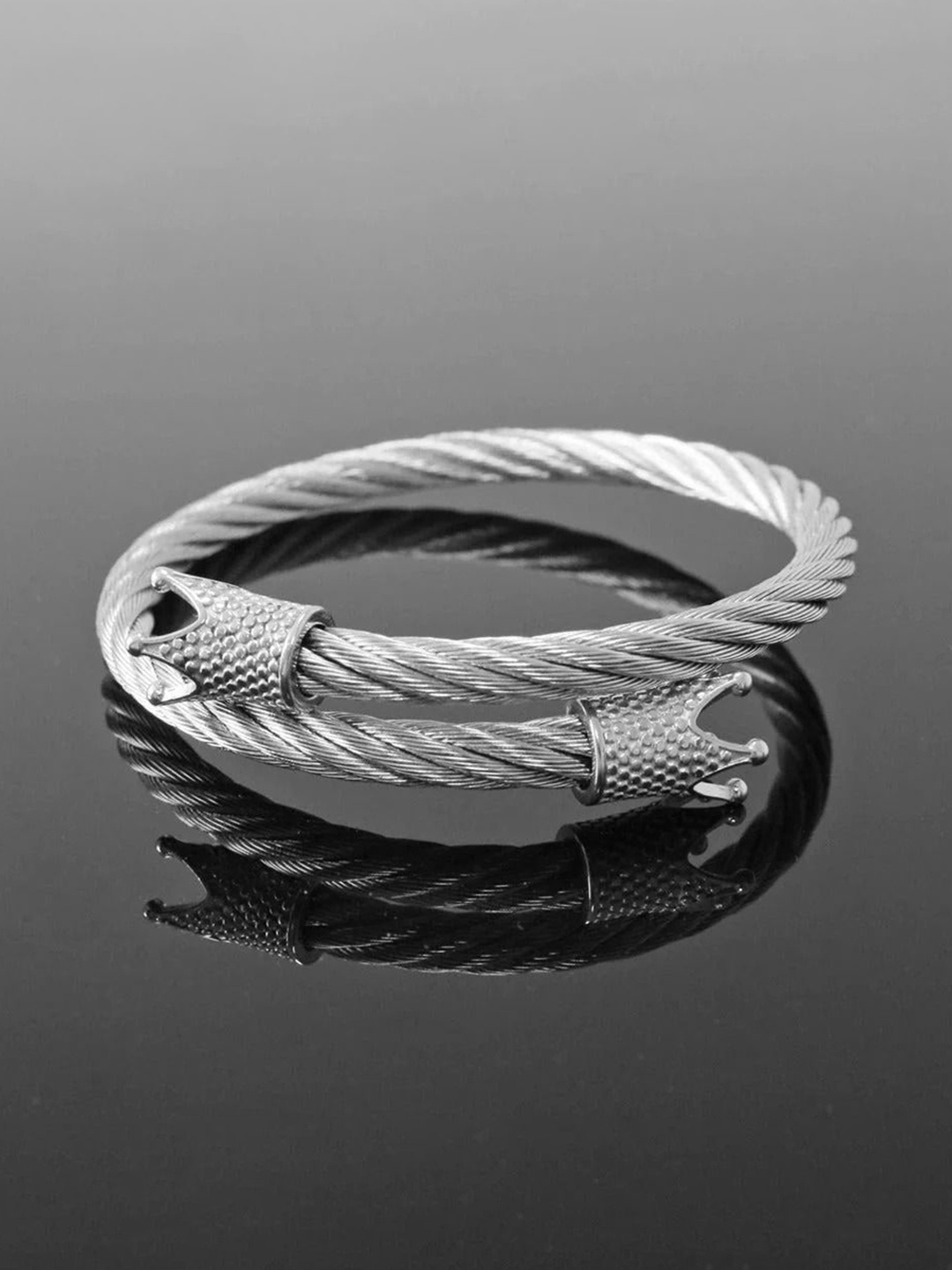 The Roadster Lifestyle Co Men Silver-Plated Anti Tarnish Adjustable Kada Bracelet
The Roadster Lifestyle Co Men Silver-Plated Anti Tarnish Adjustable Kada Bracelet