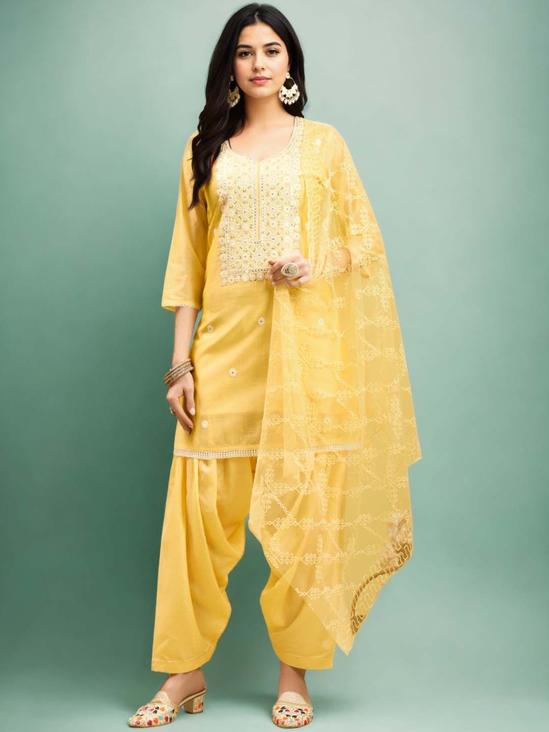 sagarika Women Floral Embroidered Regular Thread Work Chanderi Silk Kurta with Patiala & With Dupatta, Yellow
sagarika Women Floral Embroidered Regular Thread Work Chanderi Silk Kurta with Patiala & With Dupatta, Yellow