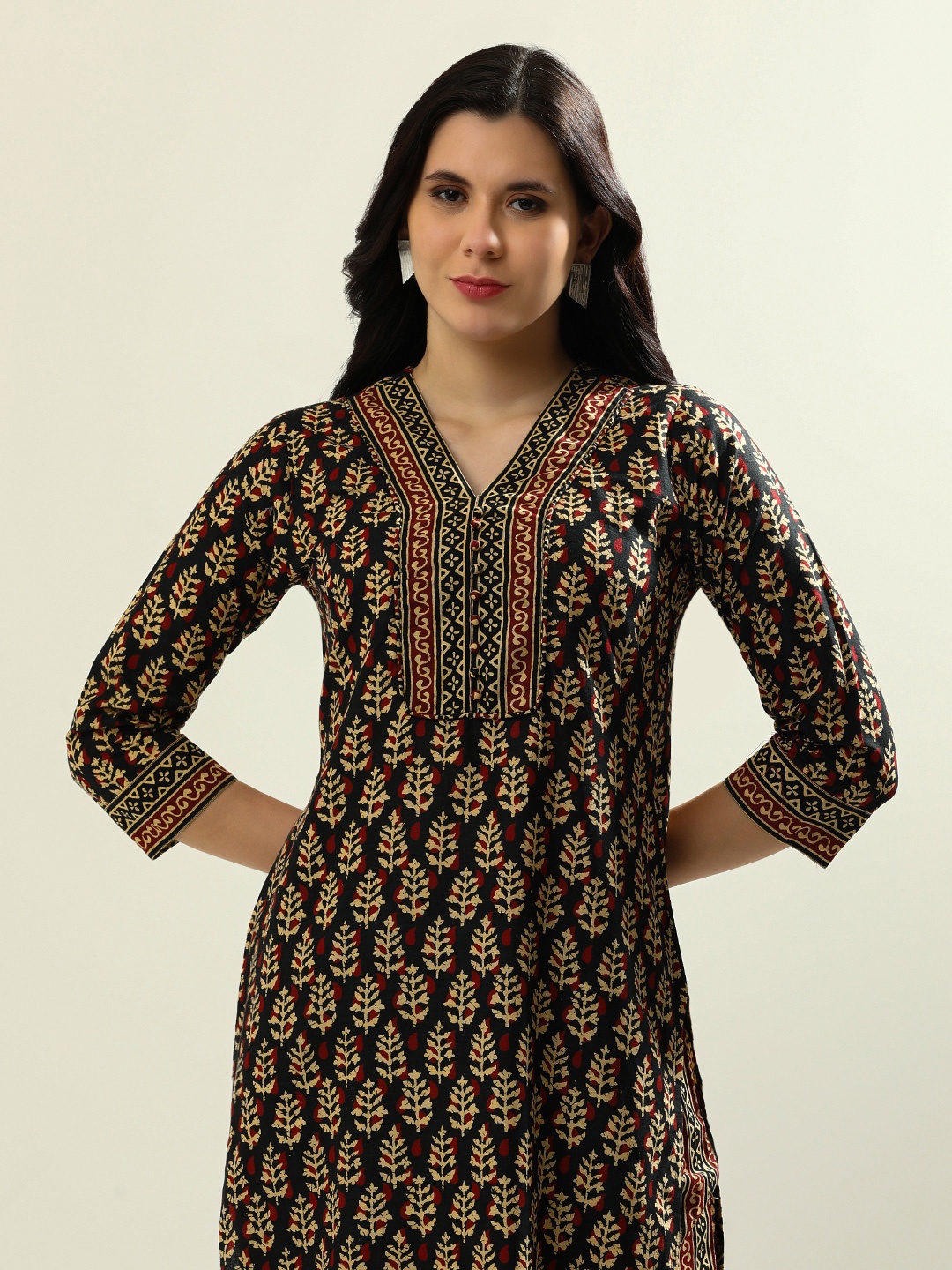 Jaipur Kurti Women Floral Printed Regular Phulkari Pure Cotton Kurta with Trousers, Black
Jaipur Kurti Women Floral Printed Regular Phulkari Pure Cotton Kurta with Trousers, Black