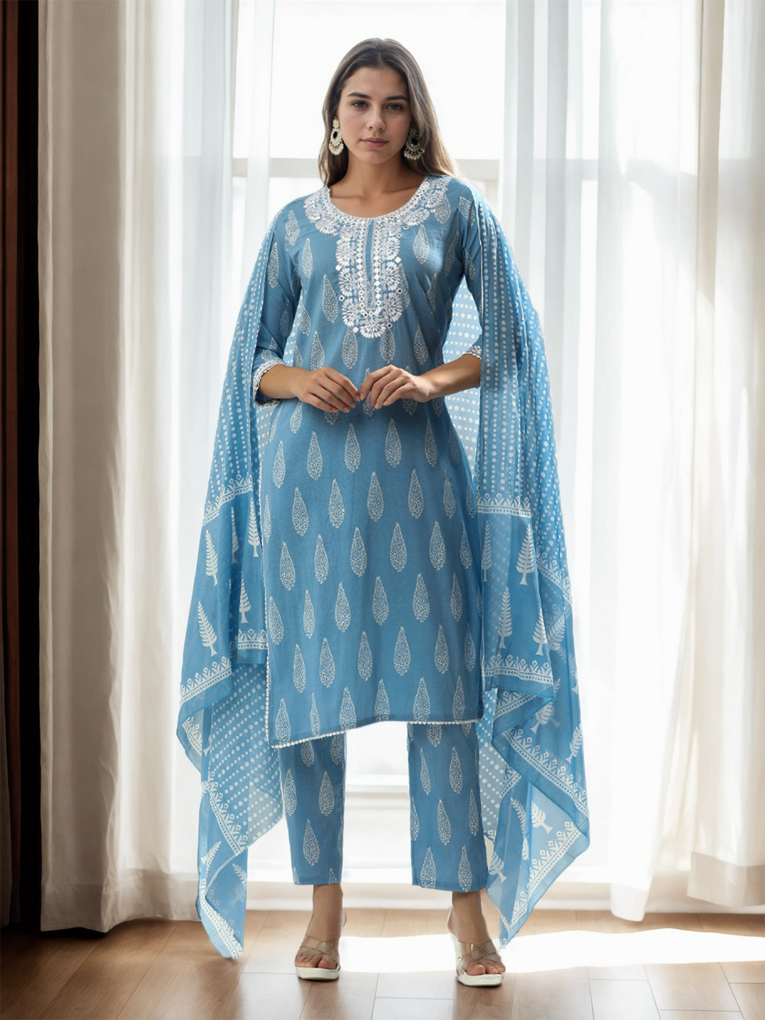 Jaipur Kurti Women Floral Yoke Design Regular Thread Work Pure Cotton Kurta with Palazzos & With Dupatta, Blue
Jaipur Kurti Women Floral Yoke Design Regular Thread Work Pure Cotton Kurta with Palazzos & With Dupatta, Blue