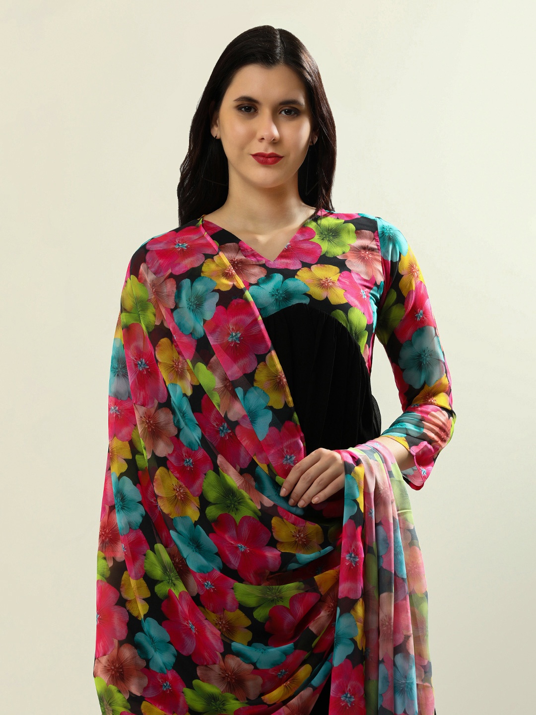 Jaipur Kurti Women Floral Printed Empire Phulkari Kurta with Trousers & With Dupatta, Black
Jaipur Kurti Women Floral Printed Empire Phulkari Kurta with Trousers & With Dupatta, Black