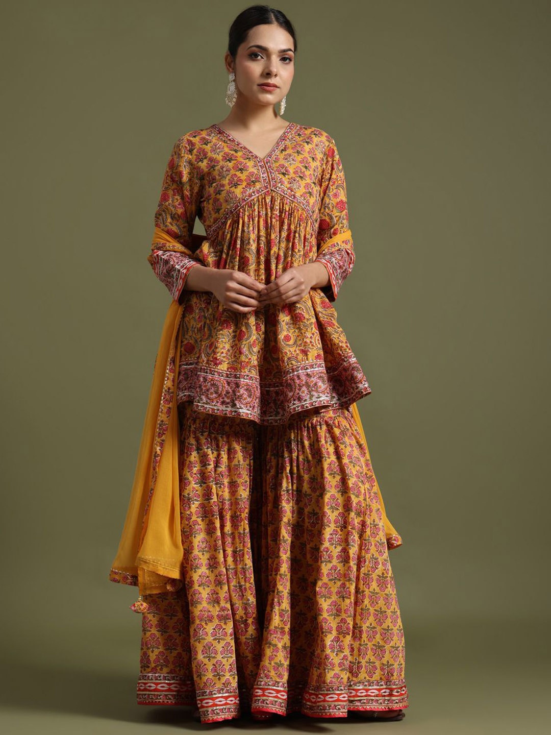 JAIPURIBANNO Women Printed Regular Gotta Patti Pure Cotton Kurta with Sharara & With Dupatta, Yellow
JAIPURIBANNO Women Printed Regular Gotta Patti Pure Cotton Kurta with Sharara & With Dupatta, Yellow