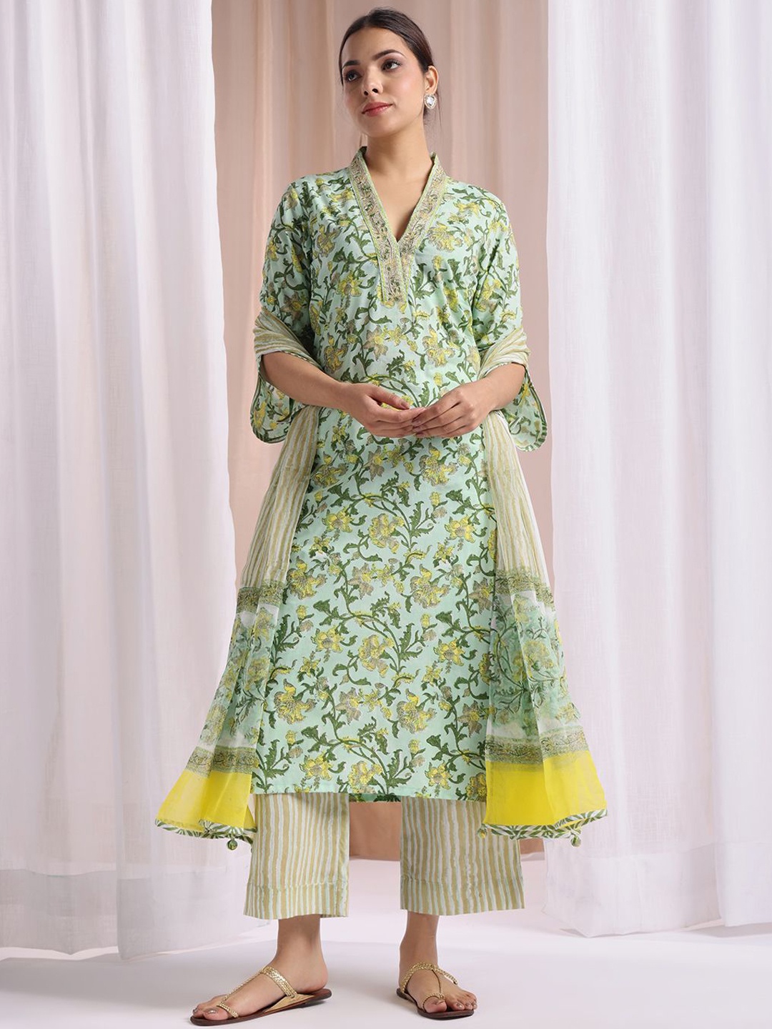 JAIPURIBANNO Women Printed Regular Gotta Patti Pure Cotton Kurta with Trousers & With Dupatta, Sea green
JAIPURIBANNO Women Printed Regular Gotta Patti Pure Cotton Kurta with Trousers & With Dupatta, Sea green