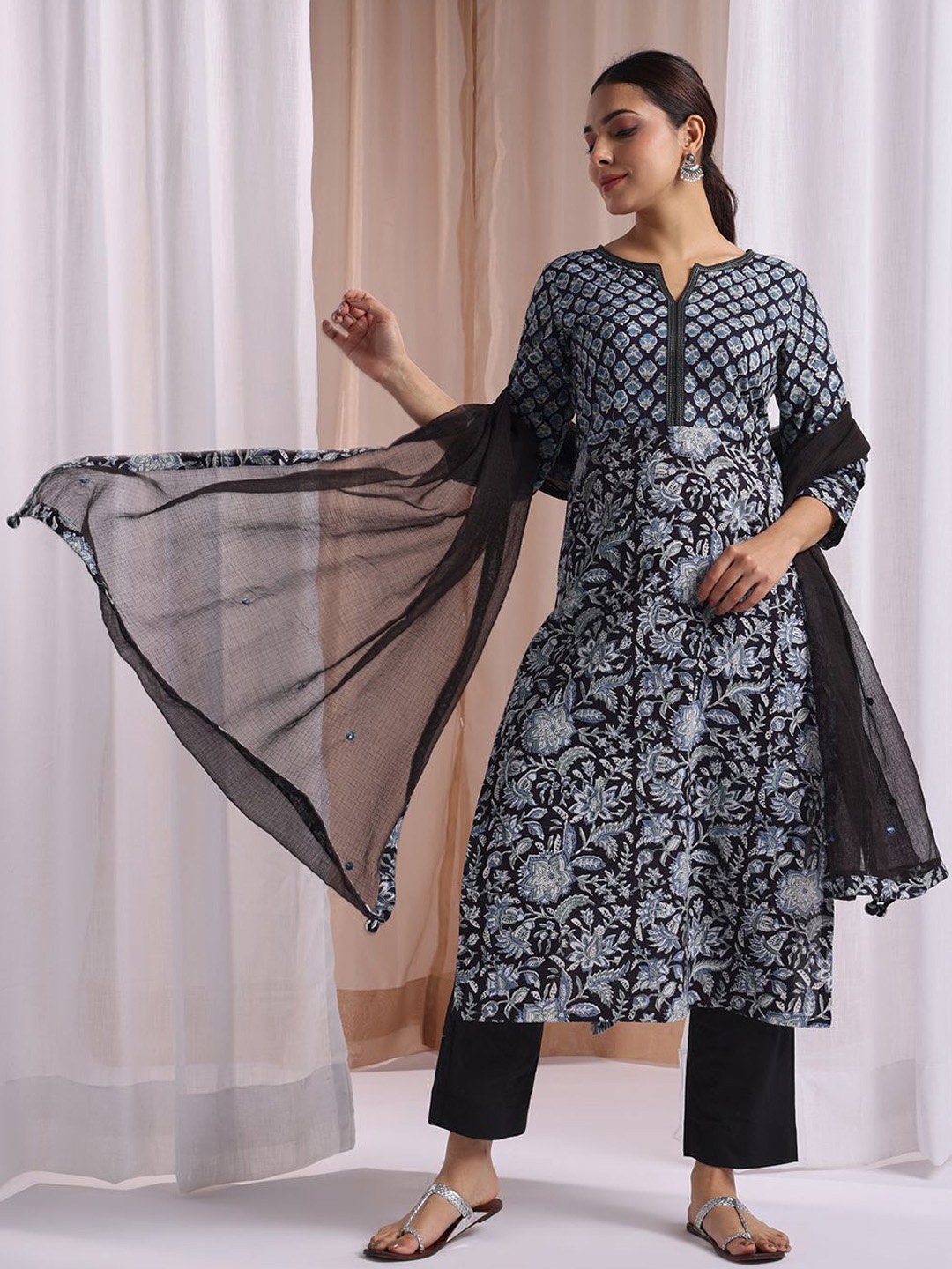 JAIPURIBANNO Women Printed Regular Gotta Patti Pure Cotton Kurta with Trousers & With Dupatta, Black
JAIPURIBANNO Women Printed Regular Gotta Patti Pure Cotton Kurta with Trousers & With Dupatta, Black