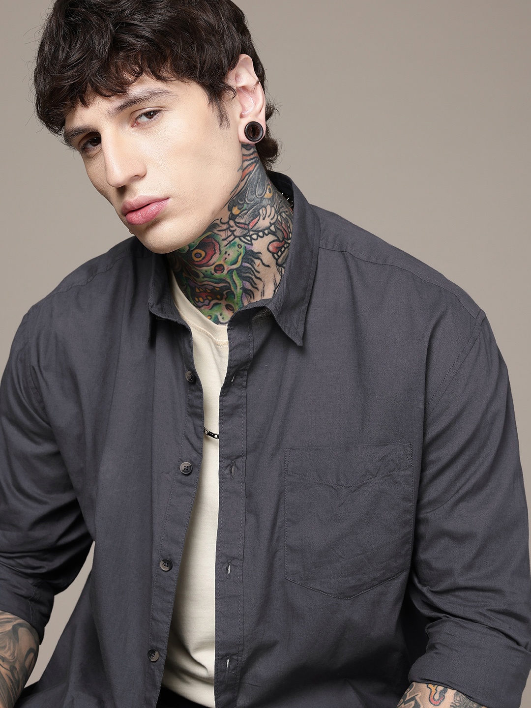 The Roadster Life Co. Relaxed Fit Drop-Shoulder Sleeves Pure Cotton Casual Shirt, Charcoal
The Roadster Life Co. Relaxed Fit Drop-Shoulder Sleeves Pure Cotton Casual Shirt, Charcoal