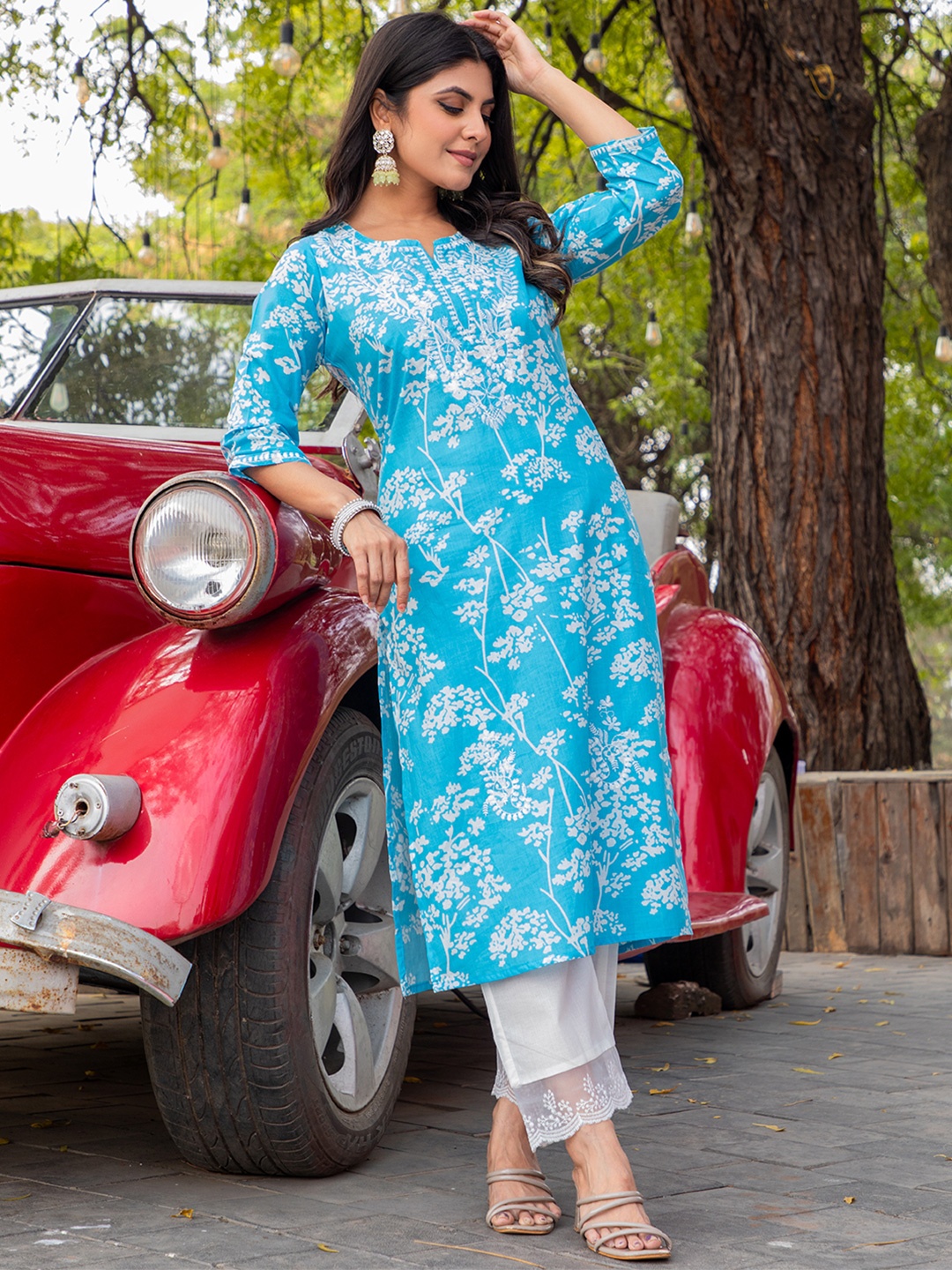 BAPS Women Ethnic Motifs Printed Panelled Thread Work Pure Cotton Kurta with Trousers, Blue
BAPS Women Ethnic Motifs Printed Panelled Thread Work Pure Cotton Kurta with Trousers, Blue