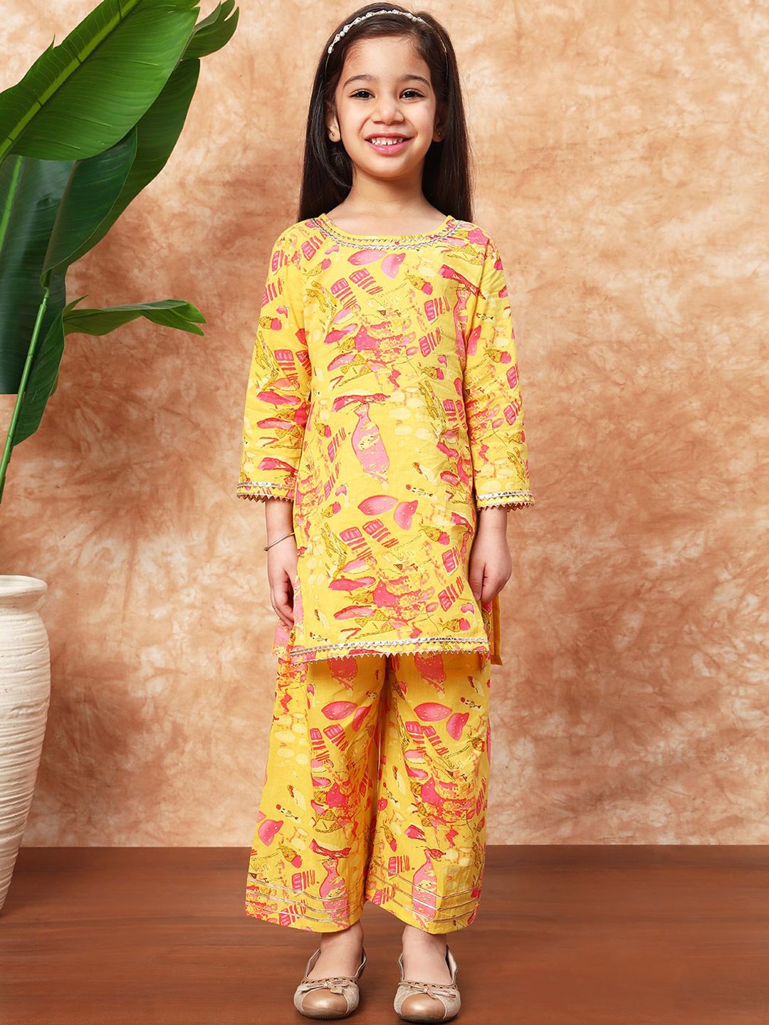 Readiprint Girls Floral Printed Regular Gotta Patti Pure Cotton Kurta with Palazzos, Yellow
Readiprint Girls Floral Printed Regular Gotta Patti Pure Cotton Kurta with Palazzos, Yellow