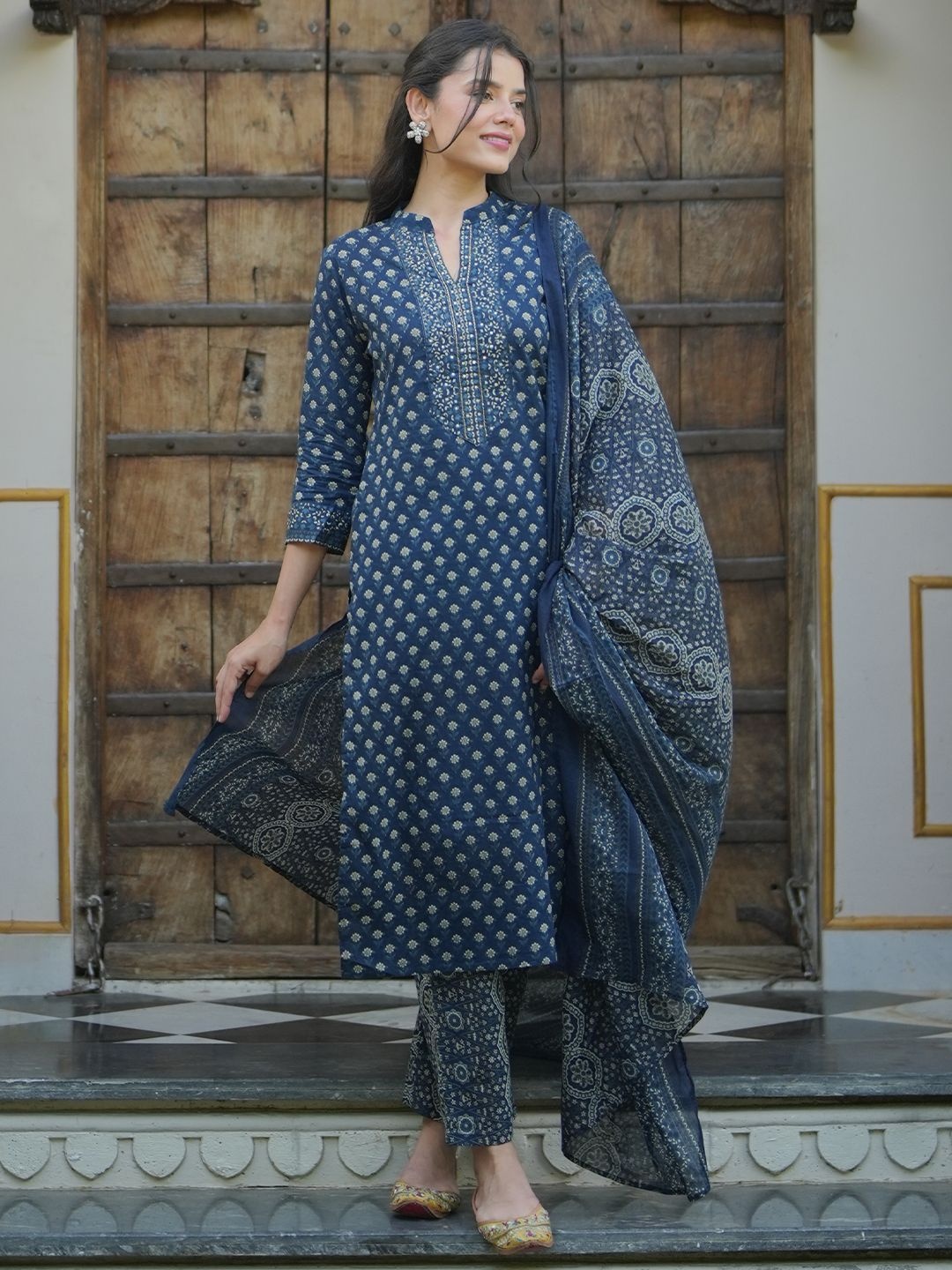 Libas Women Floral Printed Regular Beads and Stones Pure Cotton Kurta with Trousers & With Dupatta, Blue
Libas Women Floral Printed Regular Beads and Stones Pure Cotton Kurta with Trousers & With Dupatta, Blue