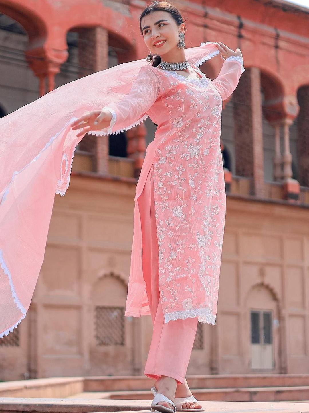 Libas Women Floral Embroidered Regular Thread Work Kurta with Trousers & With Dupatta, Pink
Libas Women Floral Embroidered Regular Thread Work Kurta with Trousers & With Dupatta, Pink