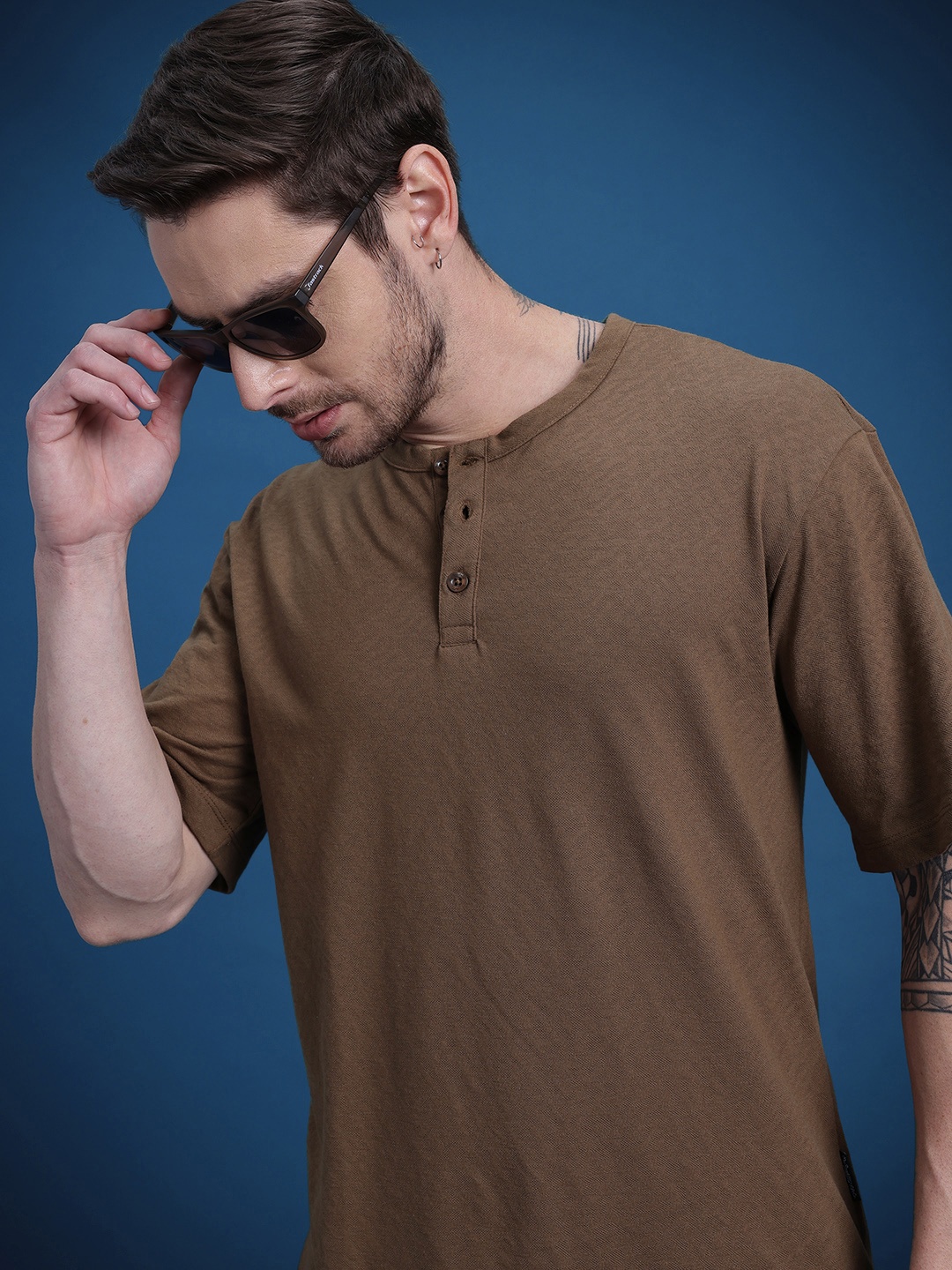 The Roadster Life Co. Self-Design Henley Neck Drop-Sleeves Relaxed Fit T-shirt, Brown
The Roadster Life Co. Self-Design Henley Neck Drop-Sleeves Relaxed Fit T-shirt, Brown