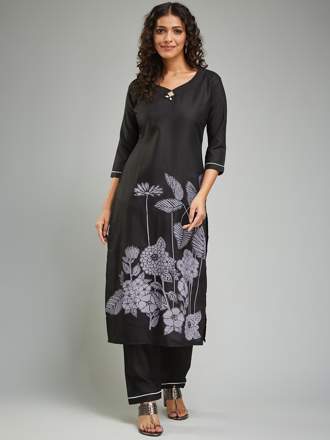 Fashion Basket Women Floral Printed Regular Kurta with Trousers & With Dupatta, Black
Fashion Basket Women Floral Printed Regular Kurta with Trousers & With Dupatta, Black
