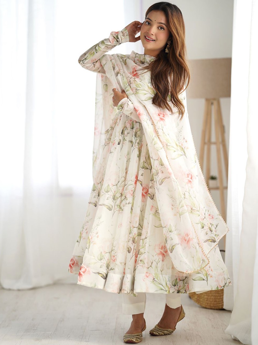 JATRIQQ Women Ethnic Motifs Printed Empire Kurta with Trousers & With Dupatta, White
JATRIQQ Women Ethnic Motifs Printed Empire Kurta with Trousers & With Dupatta, White