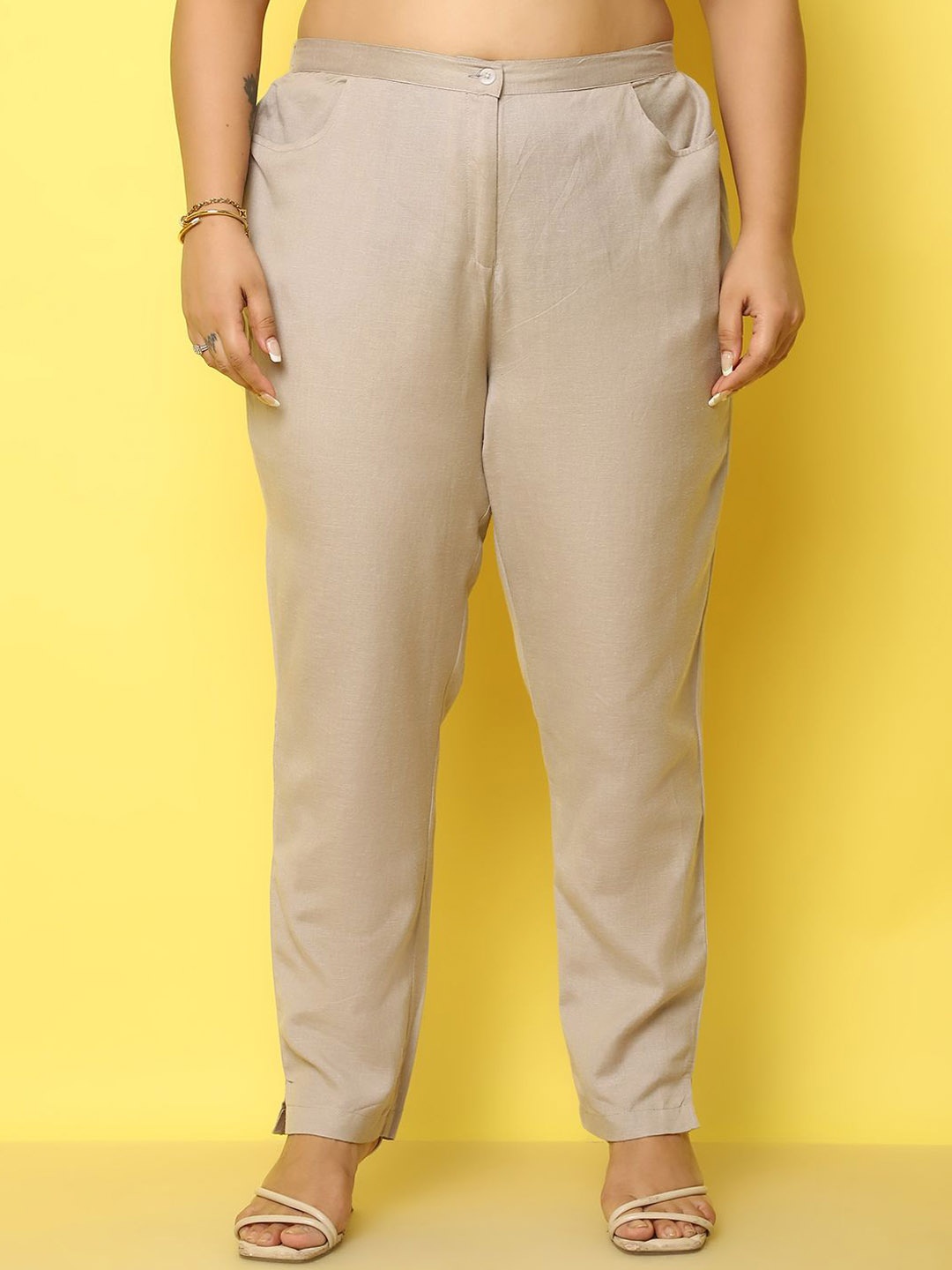 theRebelinme Women Plus Size Smart Tapered Fit High-Rise Easy Wash Regular Trousers, Beige
theRebelinme Women Plus Size Smart Tapered Fit High-Rise Easy Wash Regular Trousers, Beige