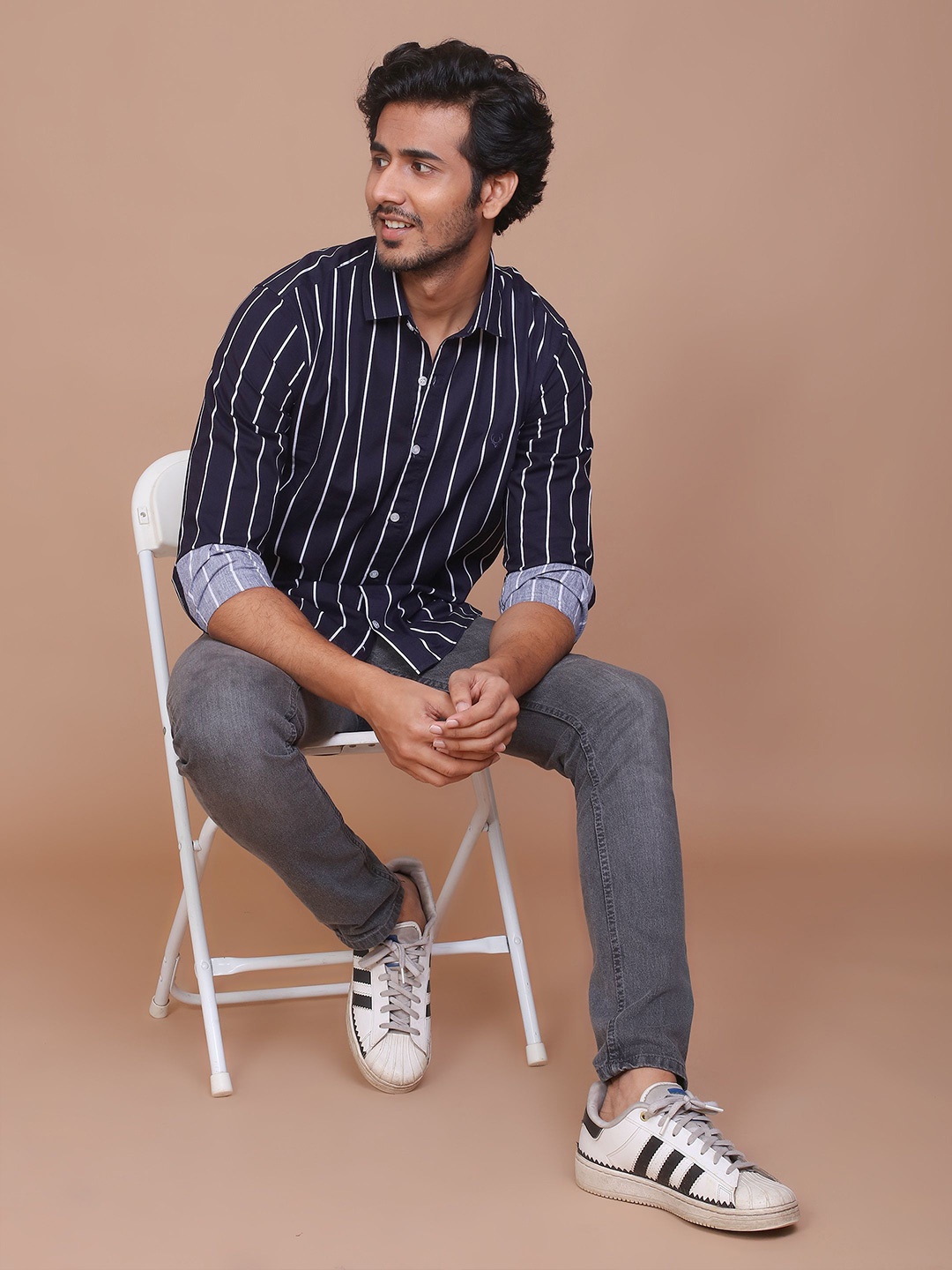 RAVINIK Men India Slim Fit Spread Collar Vertical Striped Cotton Casual Shirt, Navy blue
RAVINIK Men India Slim Fit Spread Collar Vertical Striped Cotton Casual Shirt, Navy blue