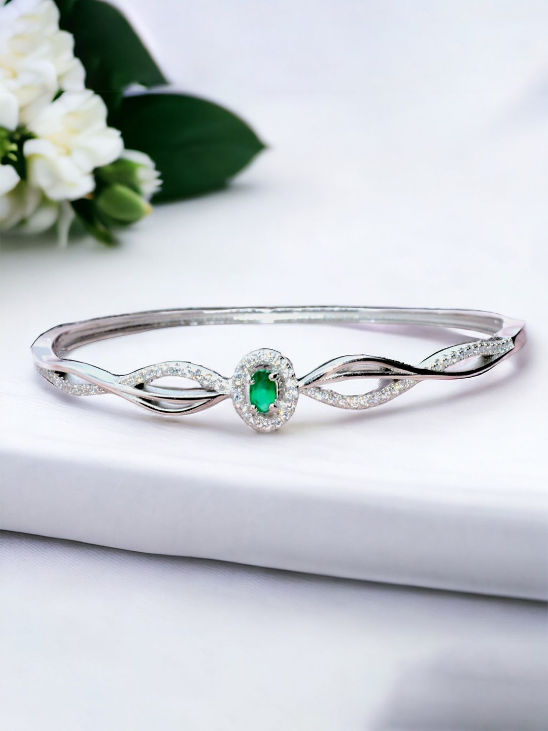 Luxevogue Women Sterling Silver Cubic Zirconia Rhodium-Plated Bangle-Style Bracelet
Luxevogue Women Sterling Silver Cubic Zirconia Rhodium-Plated Bangle-Style Bracelet