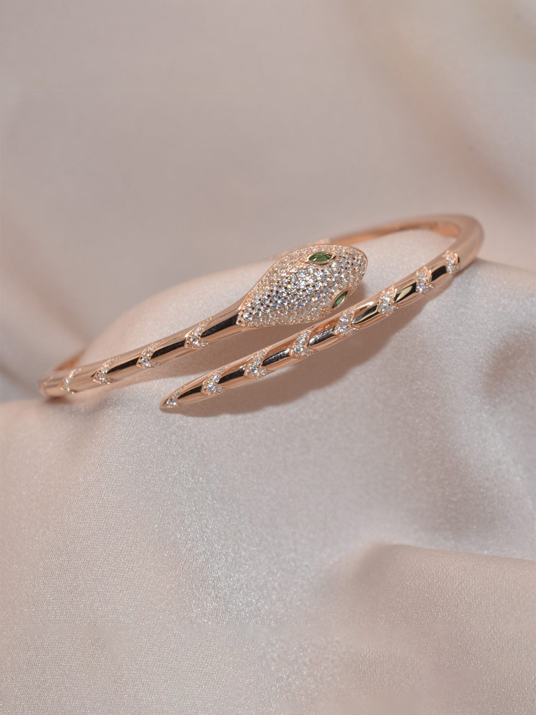 Luxevogue Women Sterling Silver Cubic Zirconia Rhodium-Plated Wraparound Bracelet, Rose gold
Luxevogue Women Sterling Silver Cubic Zirconia Rhodium-Plated Wraparound Bracelet, Rose gold
