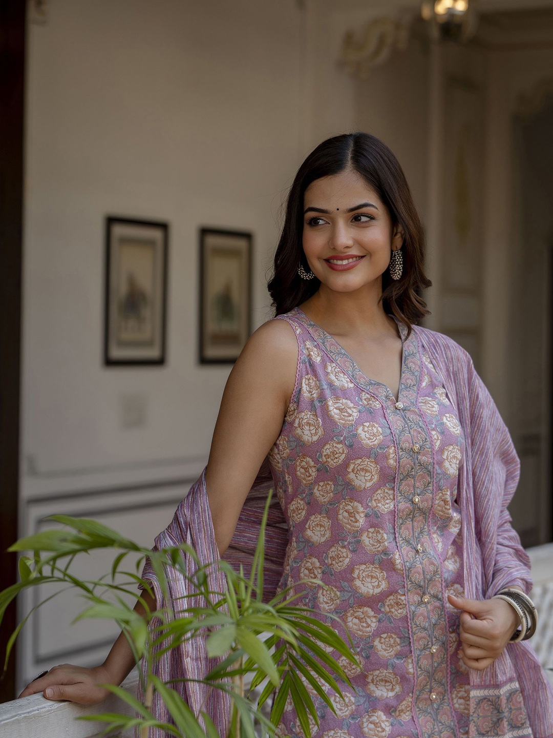 EthniFlair Women Floral Printed Regular Pure Cotton Kurta with Pyjamas & With Dupatta, Pink
EthniFlair Women Floral Printed Regular Pure Cotton Kurta with Pyjamas & With Dupatta, Pink