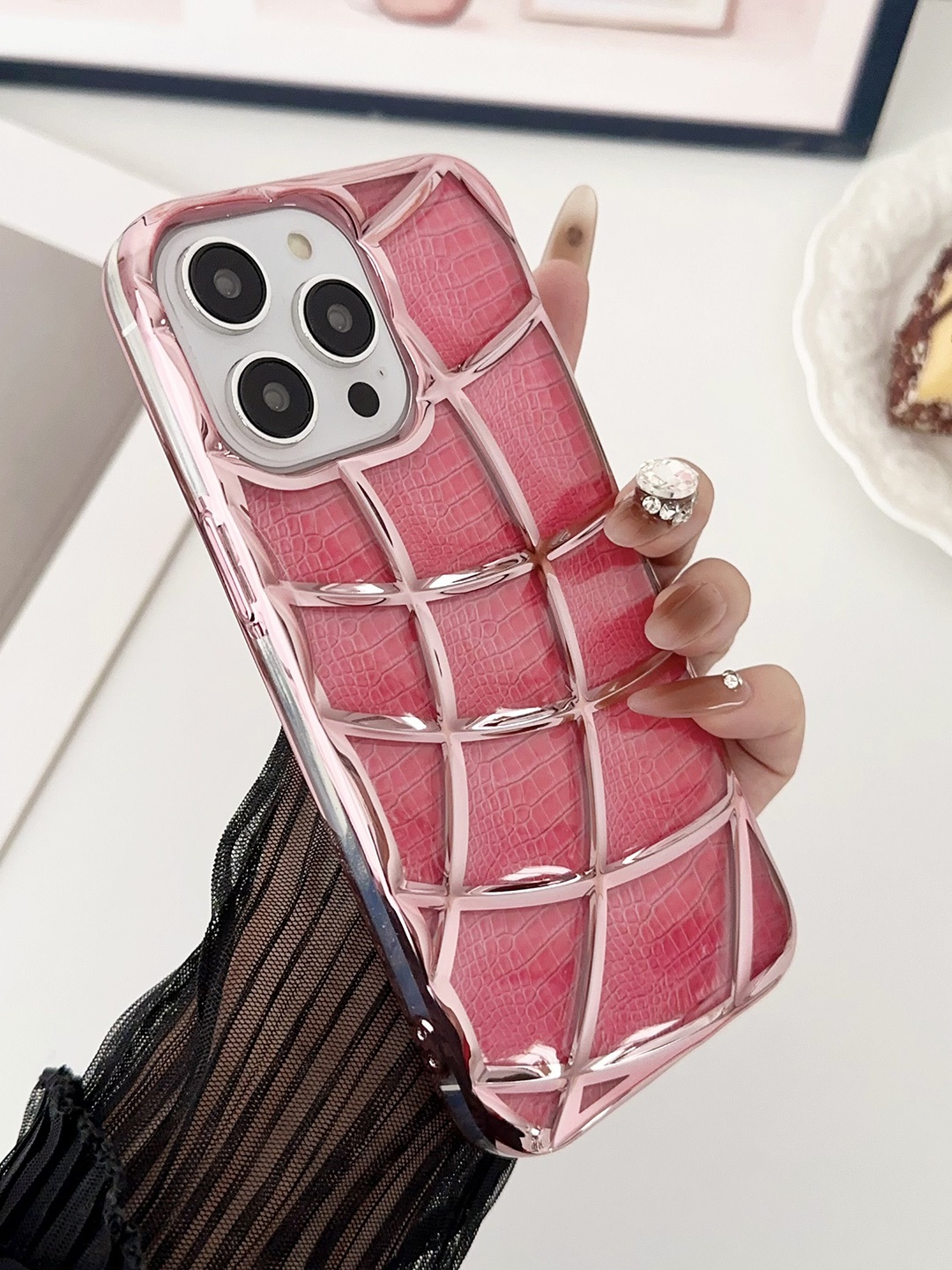 Luxury Kase Geometric LK143 Electroplated Unique Design iPhone 12 Pro Back Case, Rose gold
Luxury Kase Geometric LK143 Electroplated Unique Design iPhone 12 Pro Back Case, Rose gold