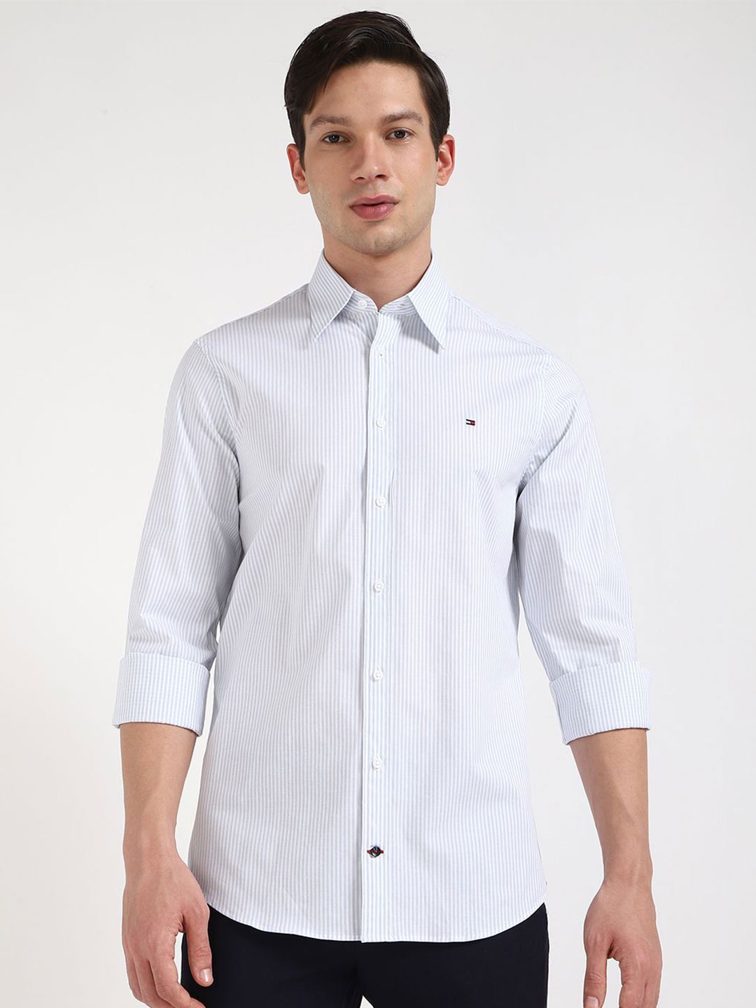 Tommy Hilfiger Men Slim Fit Spread Collar Pinstripes Striped Cotton Casual Shirt, Blue
Tommy Hilfiger Men Slim Fit Spread Collar Pinstripes Striped Cotton Casual Shirt, Blue