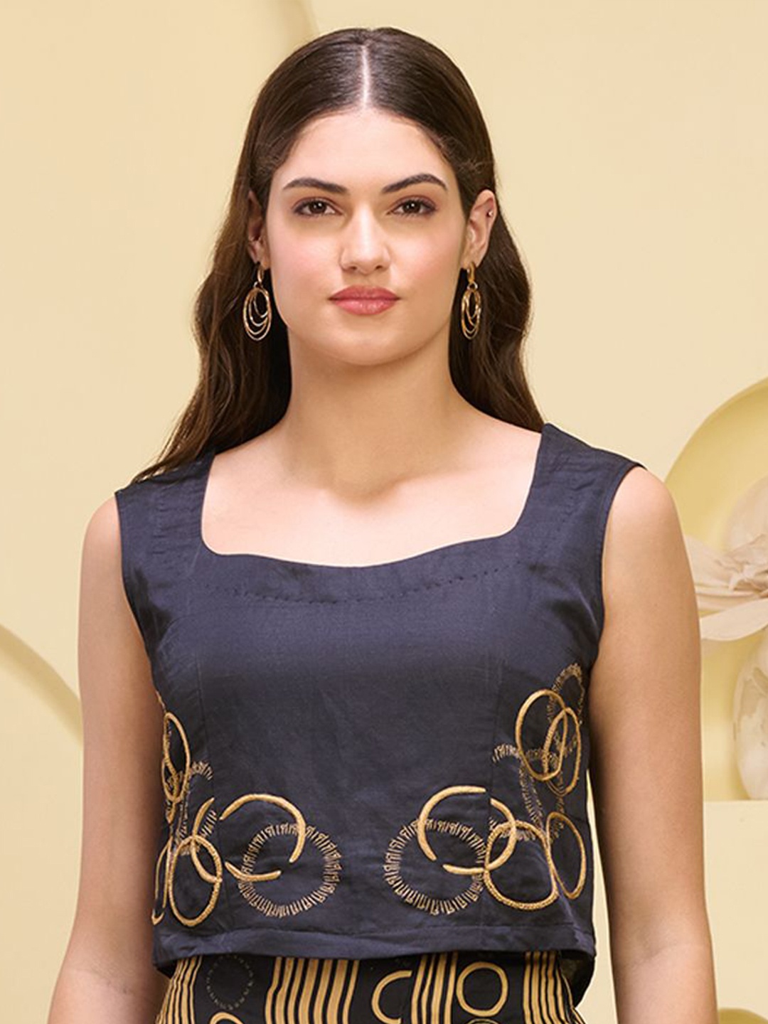 First Resort by Ramola Bachchan Women Sweetheart Neck Crop Top, Black
First Resort by Ramola Bachchan Women Sweetheart Neck Crop Top, Black