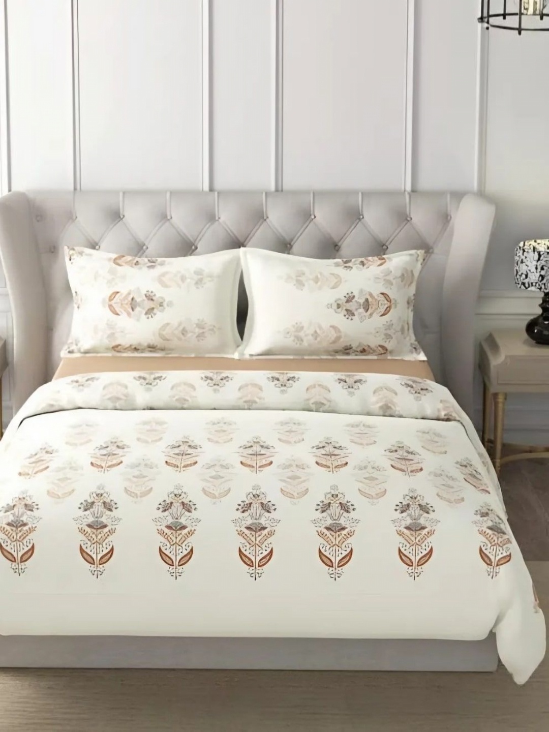 HOME PLUS STUDIOS Raymond Rich Dream Gold-Toned Cotton 160TC King Bedsheet Set-2.74mx2.74m
HOME PLUS STUDIOS Raymond Rich Dream Gold-Toned Cotton 160TC King Bedsheet Set-2.74mx2.74m