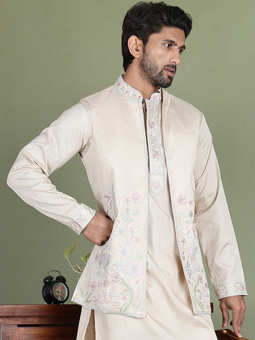 Jompers Floral Embroidered Mandarin Collar Straight Kurta With Pyjamas & Nehru Jacket, Cream
Jompers Floral Embroidered Mandarin Collar Straight Kurta With Pyjamas & Nehru Jacket, Cream